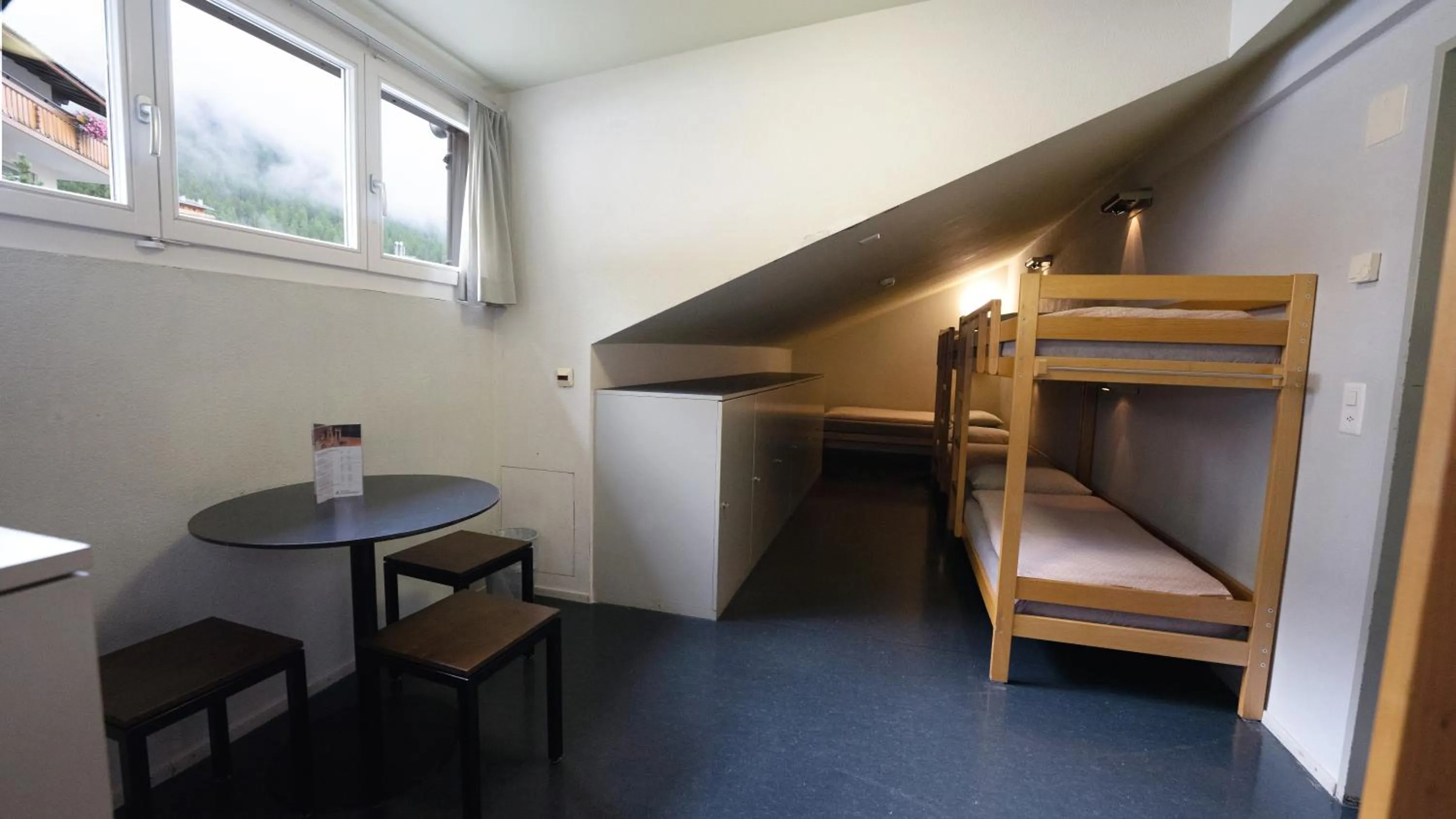 Photo of the whole room, Bed in Zermatt Youth Hostel