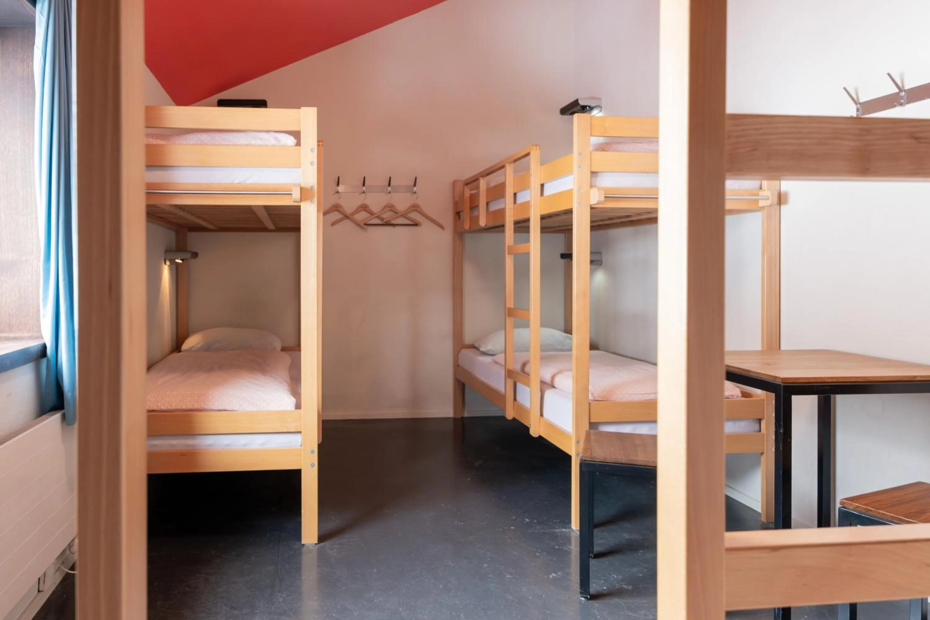 Bedroom, Bed in Zermatt Youth Hostel