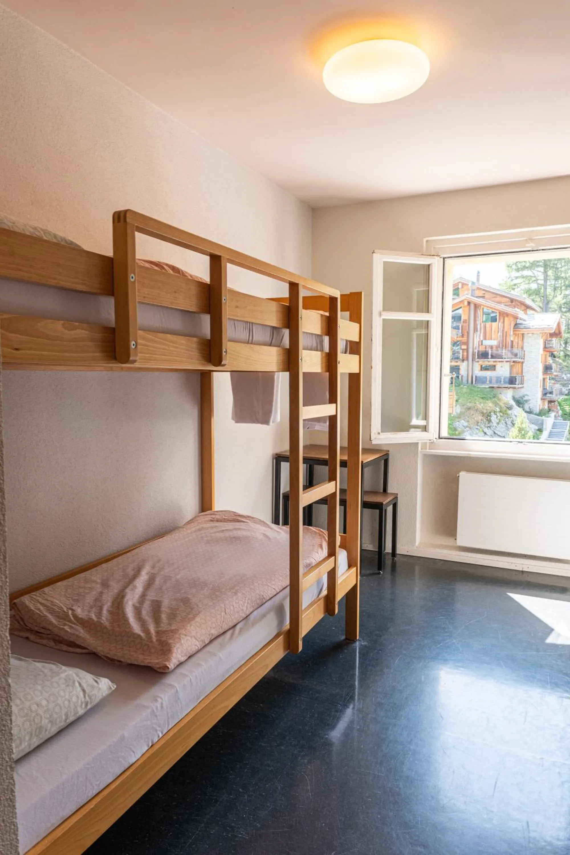 Bedroom, Bed in Zermatt Youth Hostel