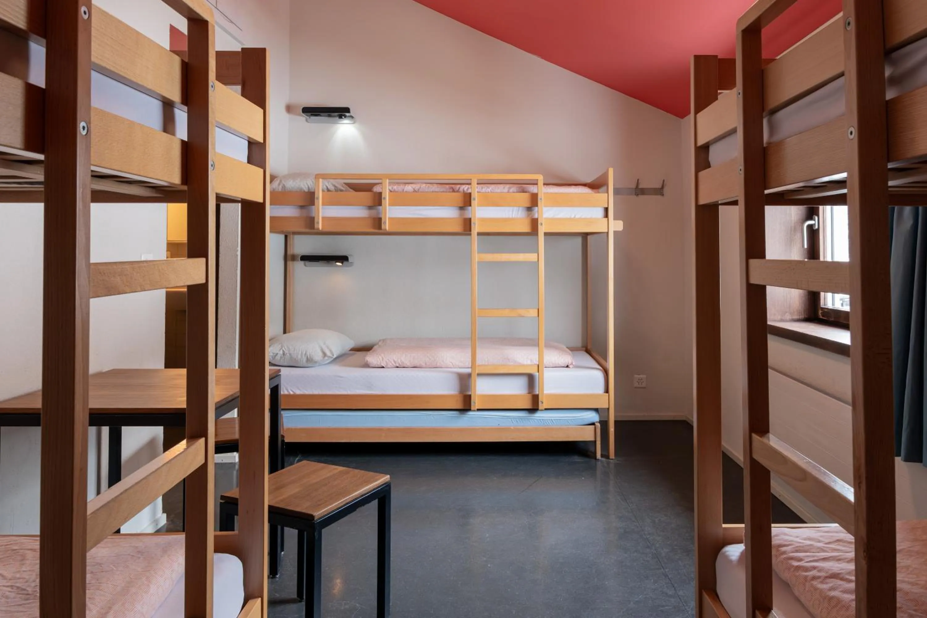 Bedroom, Bed in Zermatt Youth Hostel