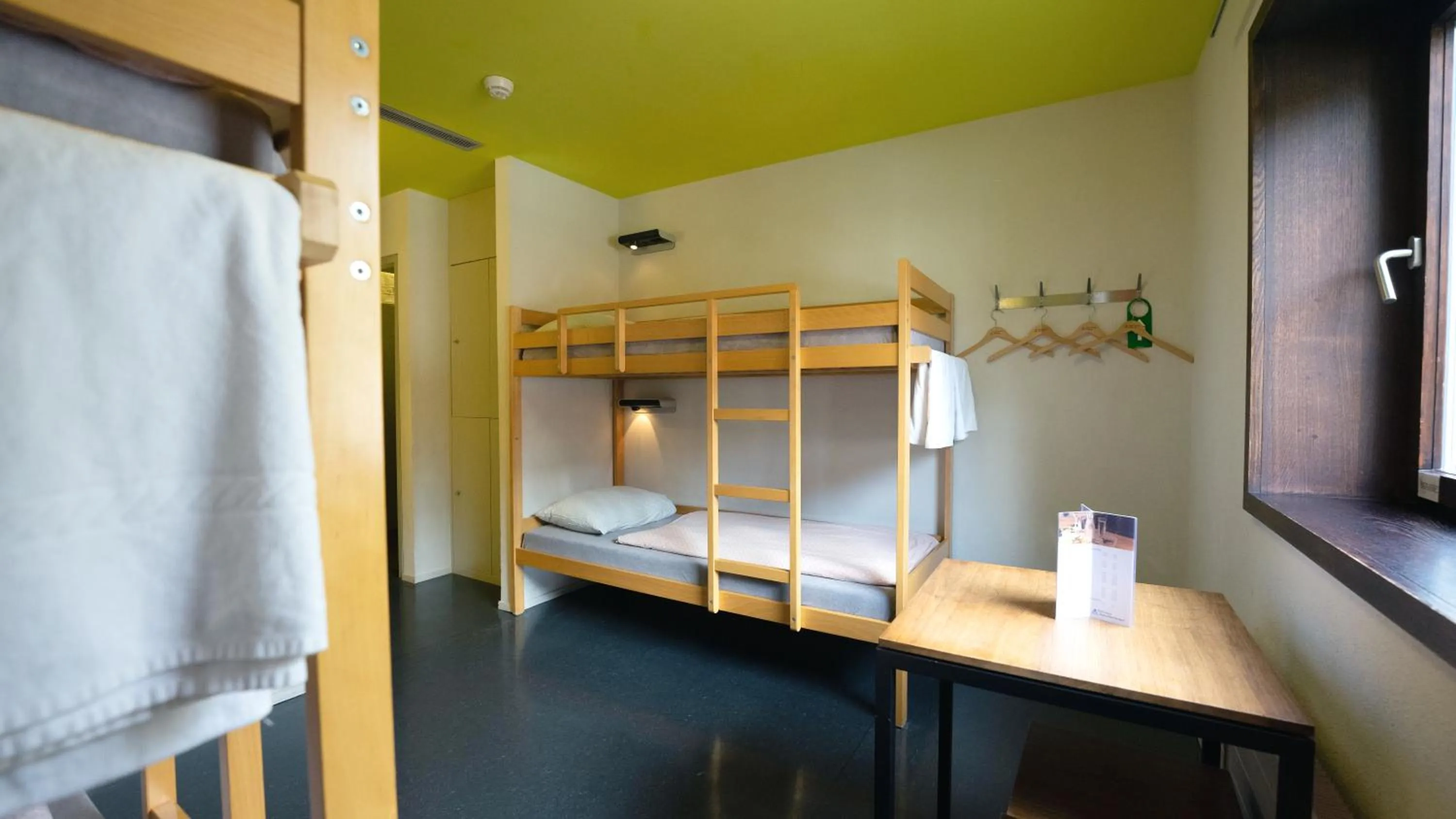 Photo of the whole room, Bed in Zermatt Youth Hostel