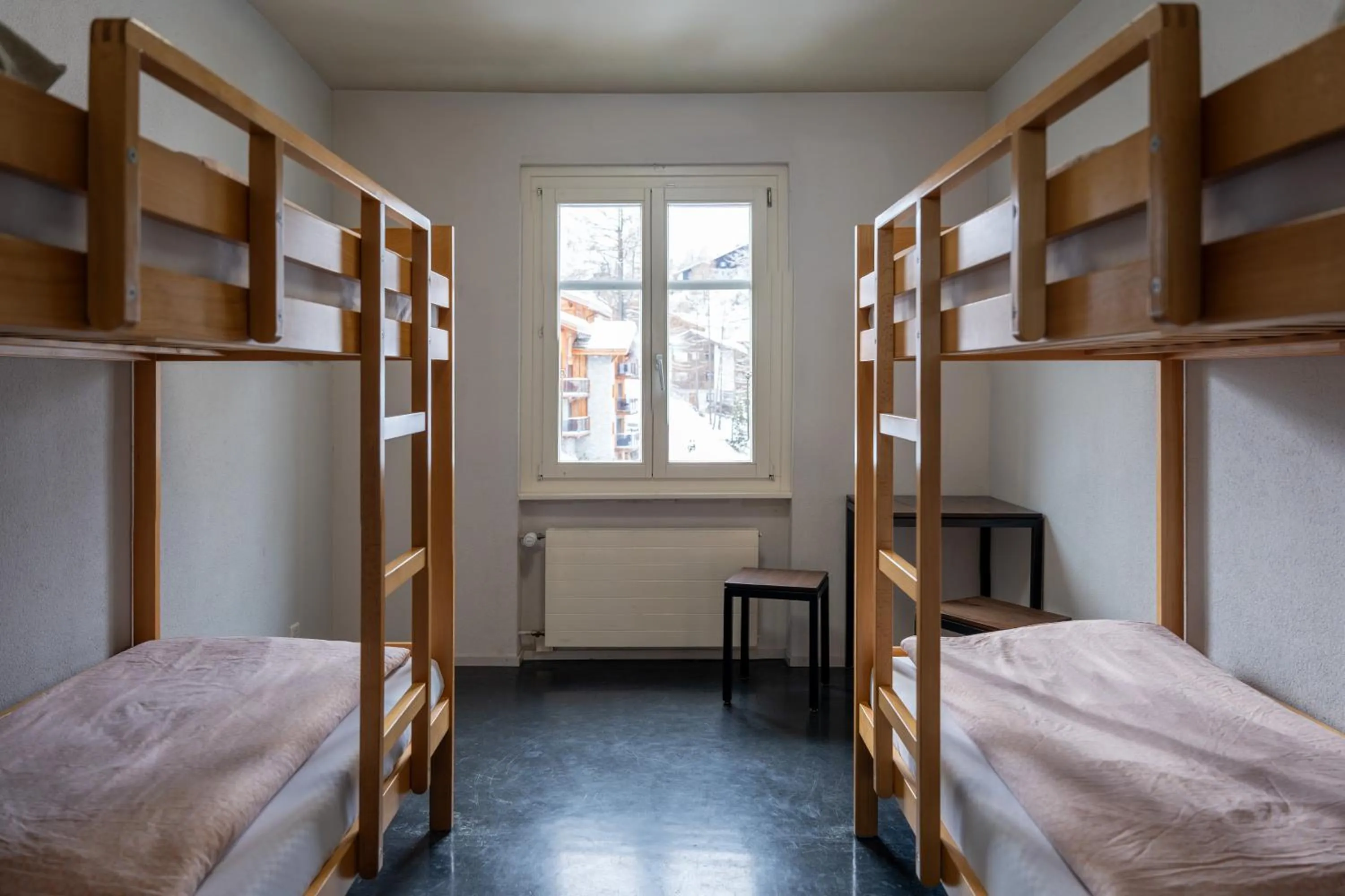 Bedroom, Bed in Zermatt Youth Hostel