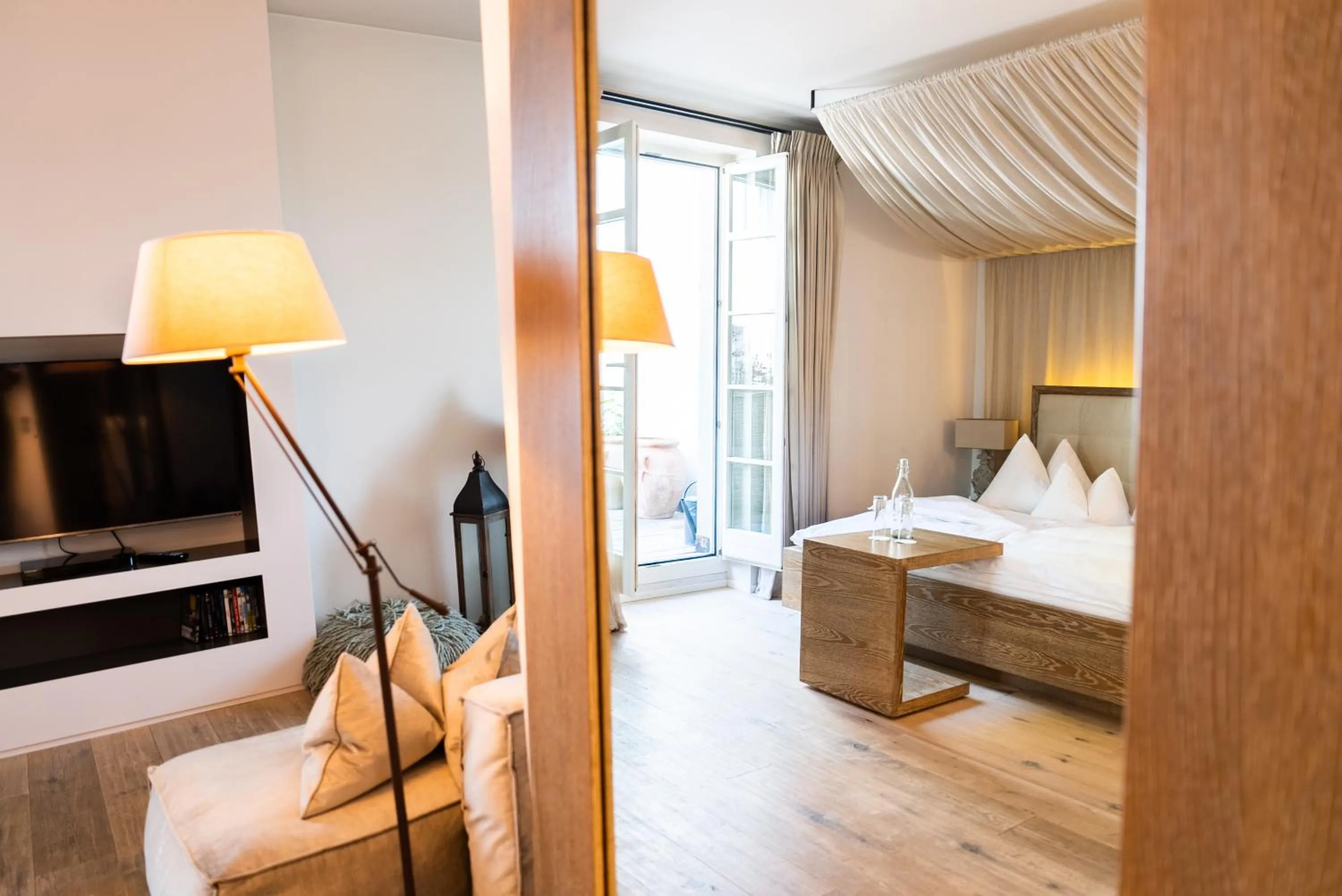 Photo of the whole room, Bed in Bad Bubendorf Design & Lifestyle Hotel