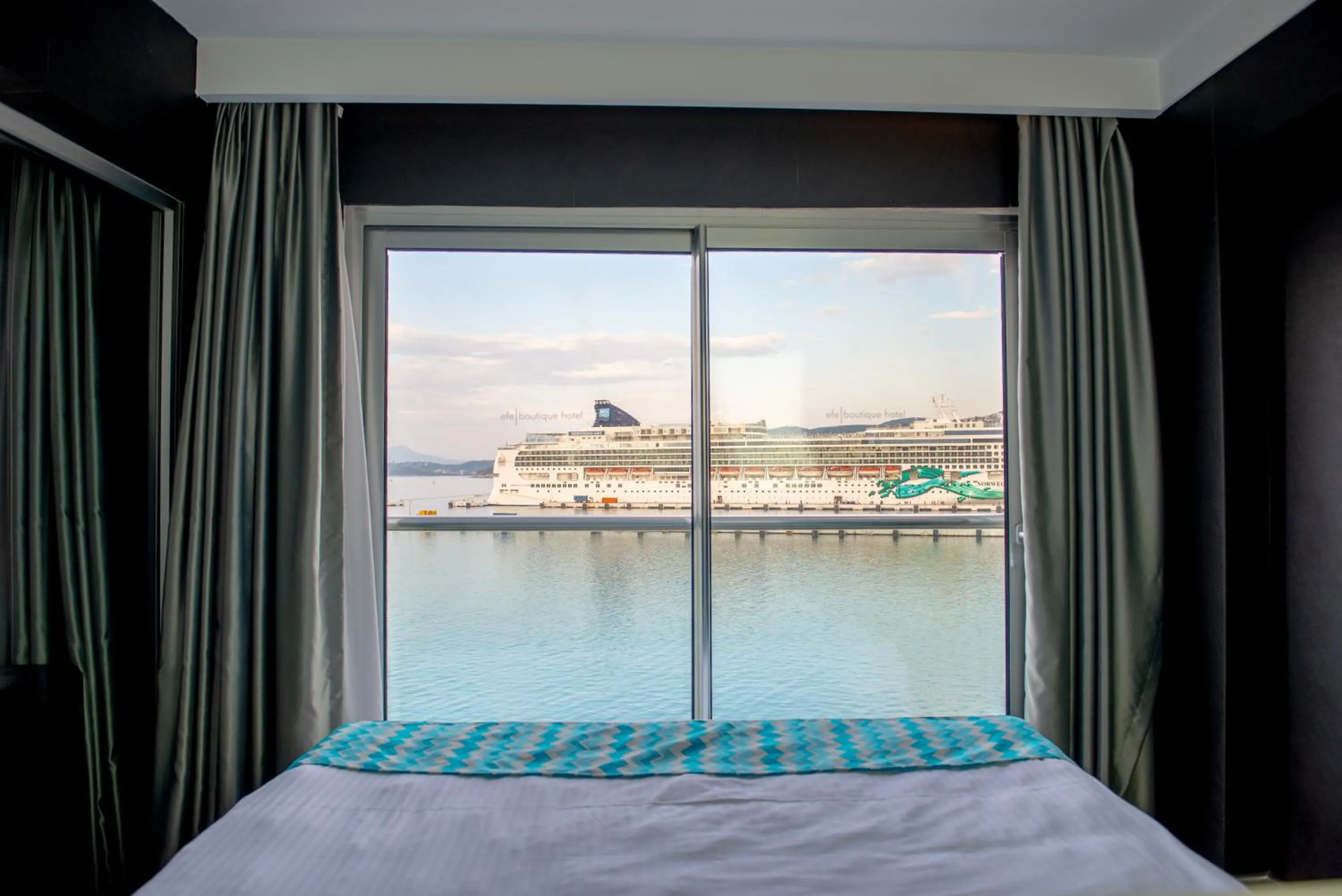 Sea view, Bed in Efe Hotel