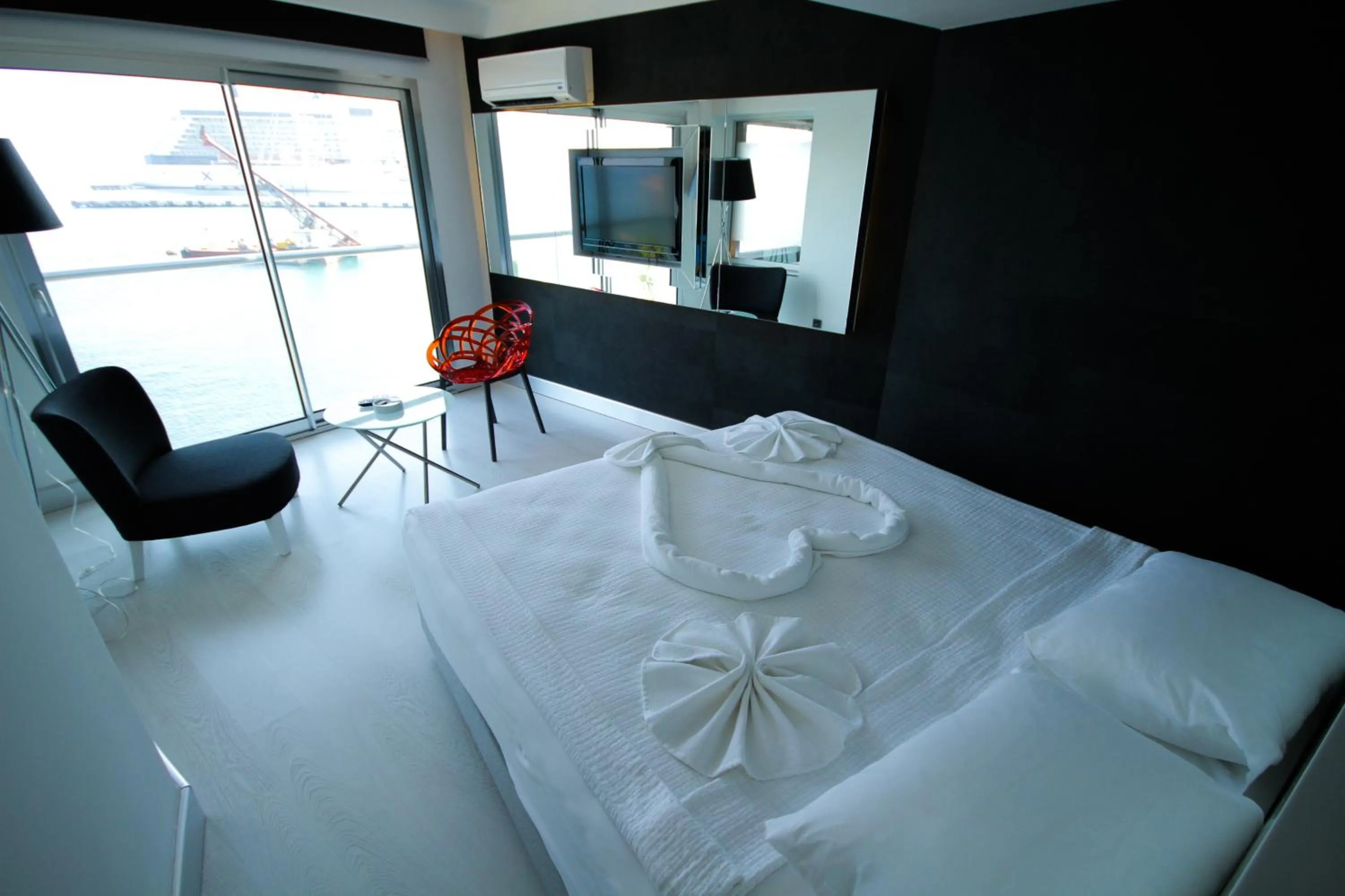 Photo of the whole room, Bed in Efe Hotel