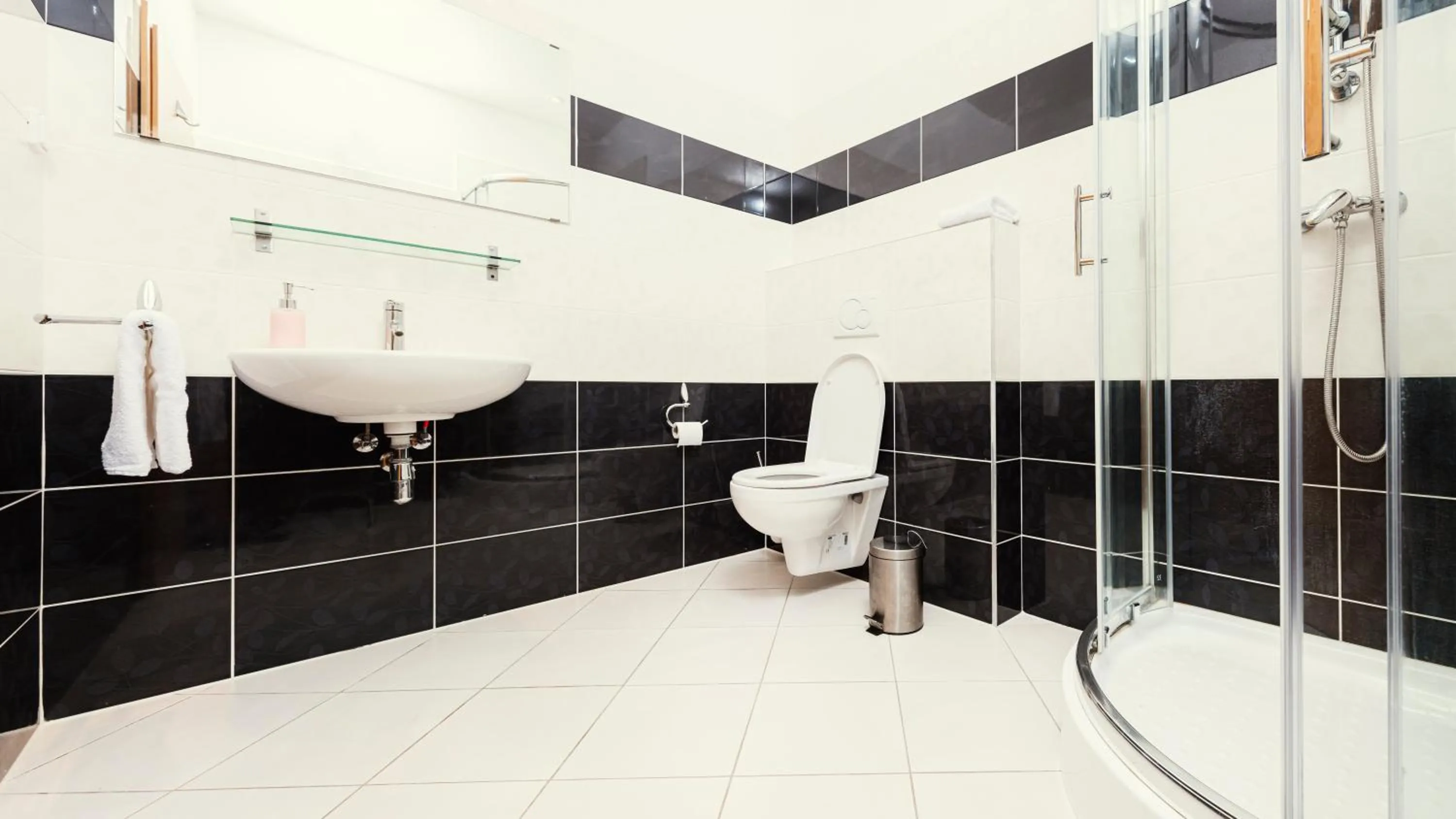 Shower in Ostende Chocerady - ubytování u řeky