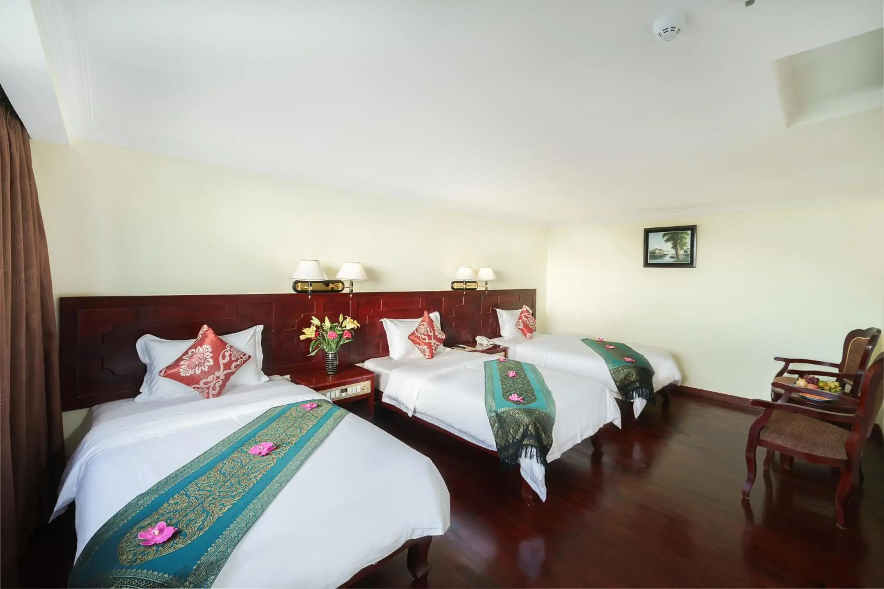 Photo of the whole room, Bed in Smiling Deluxe Hotel Photo of the whole room, Bed in Smiling Deluxe Hotel