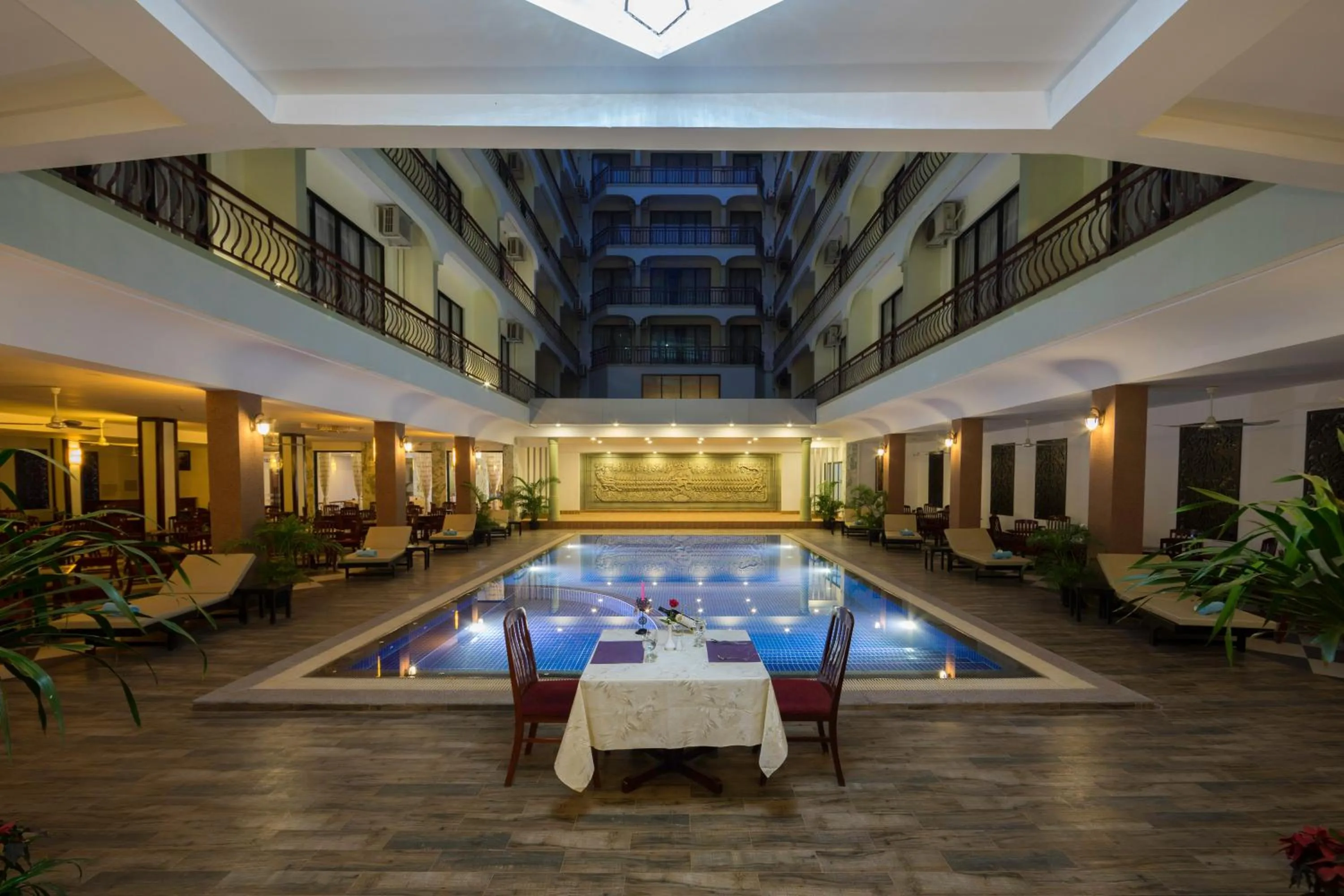 Pool view in Smiling Deluxe Hotel