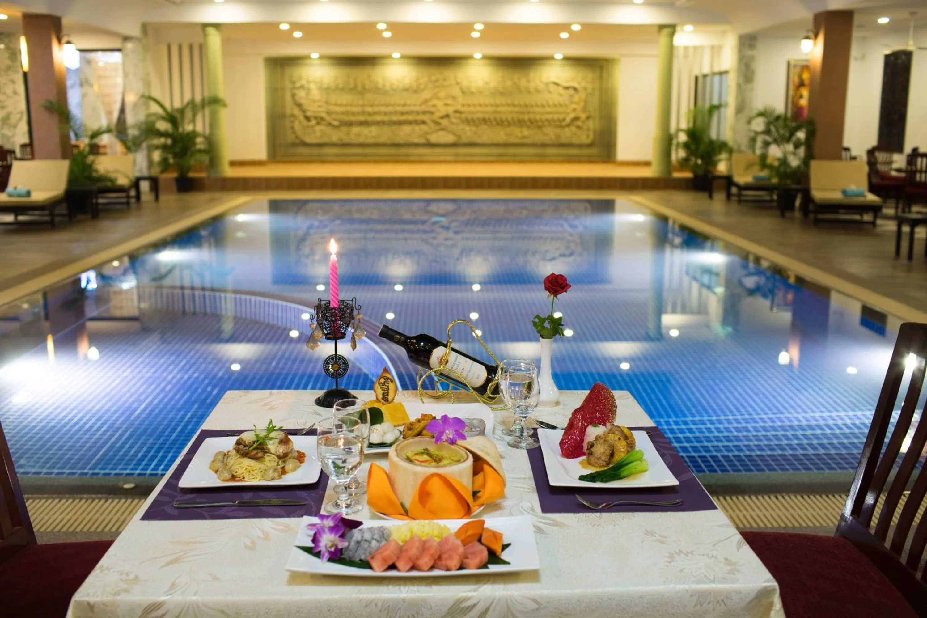 Restaurant/places to eat in Smiling Deluxe Hotel