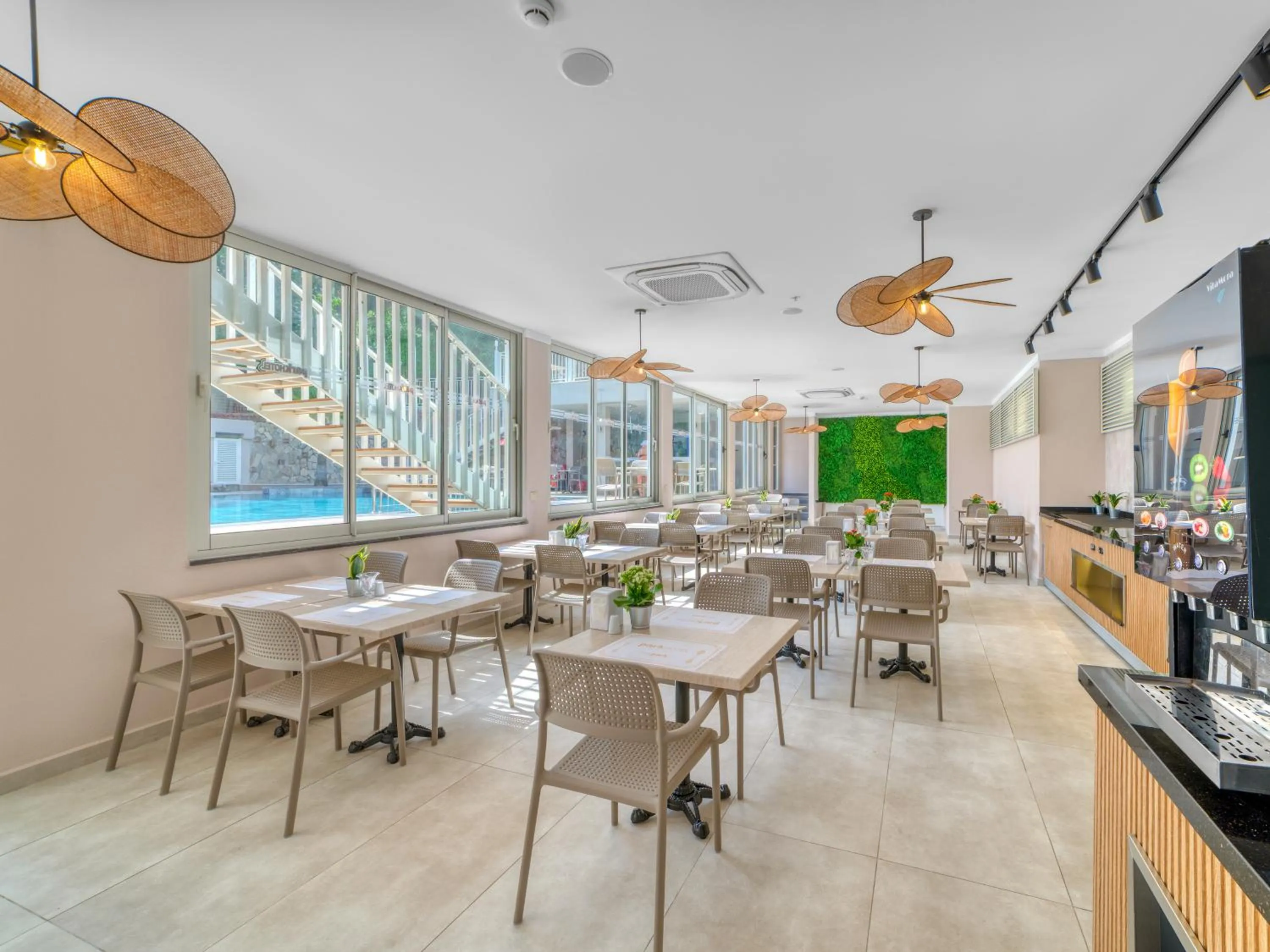 Restaurant/places to eat in Park Hotel