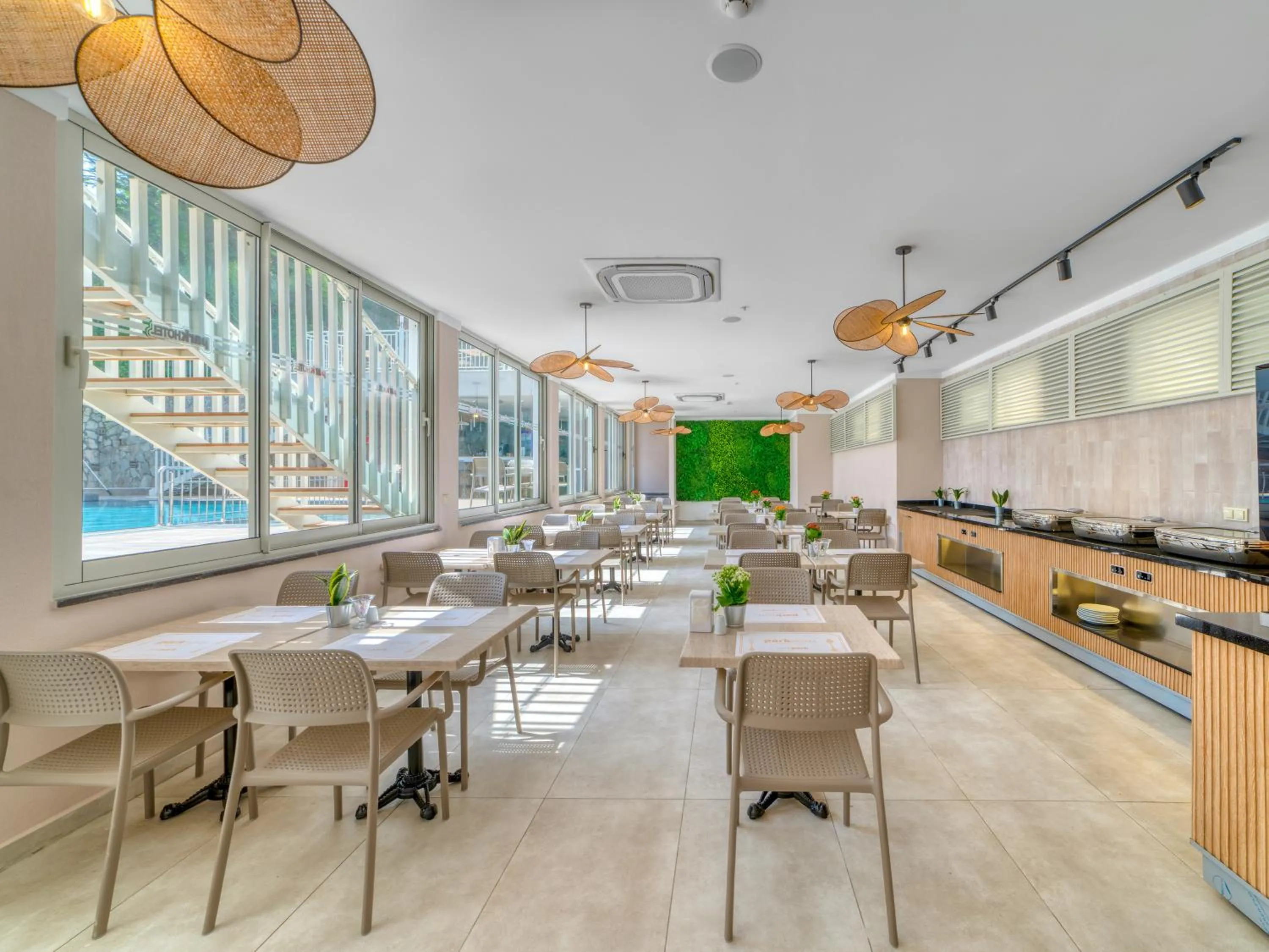 Restaurant/places to eat in Park Hotel