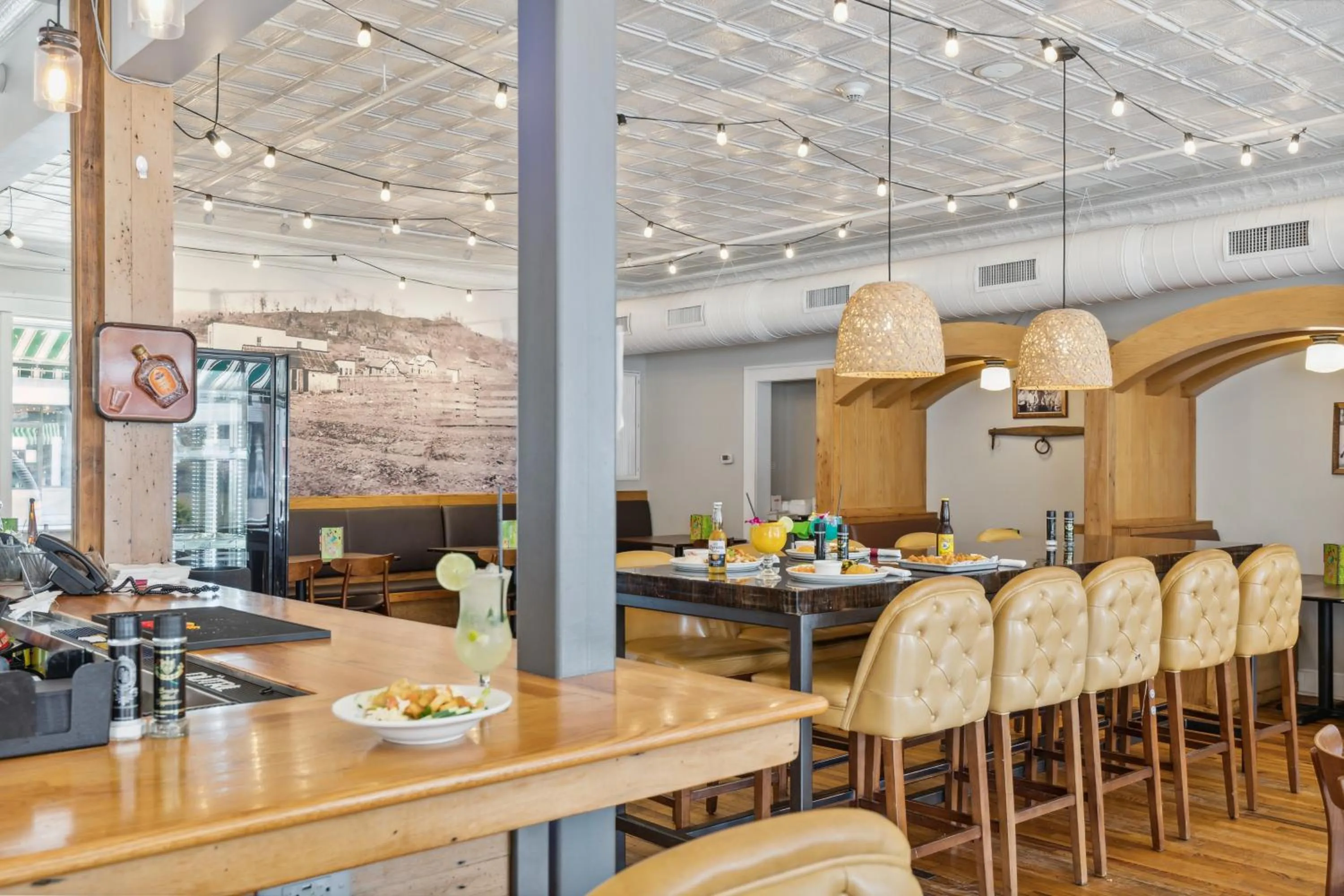 Restaurant/places to eat in Western Front Hotel