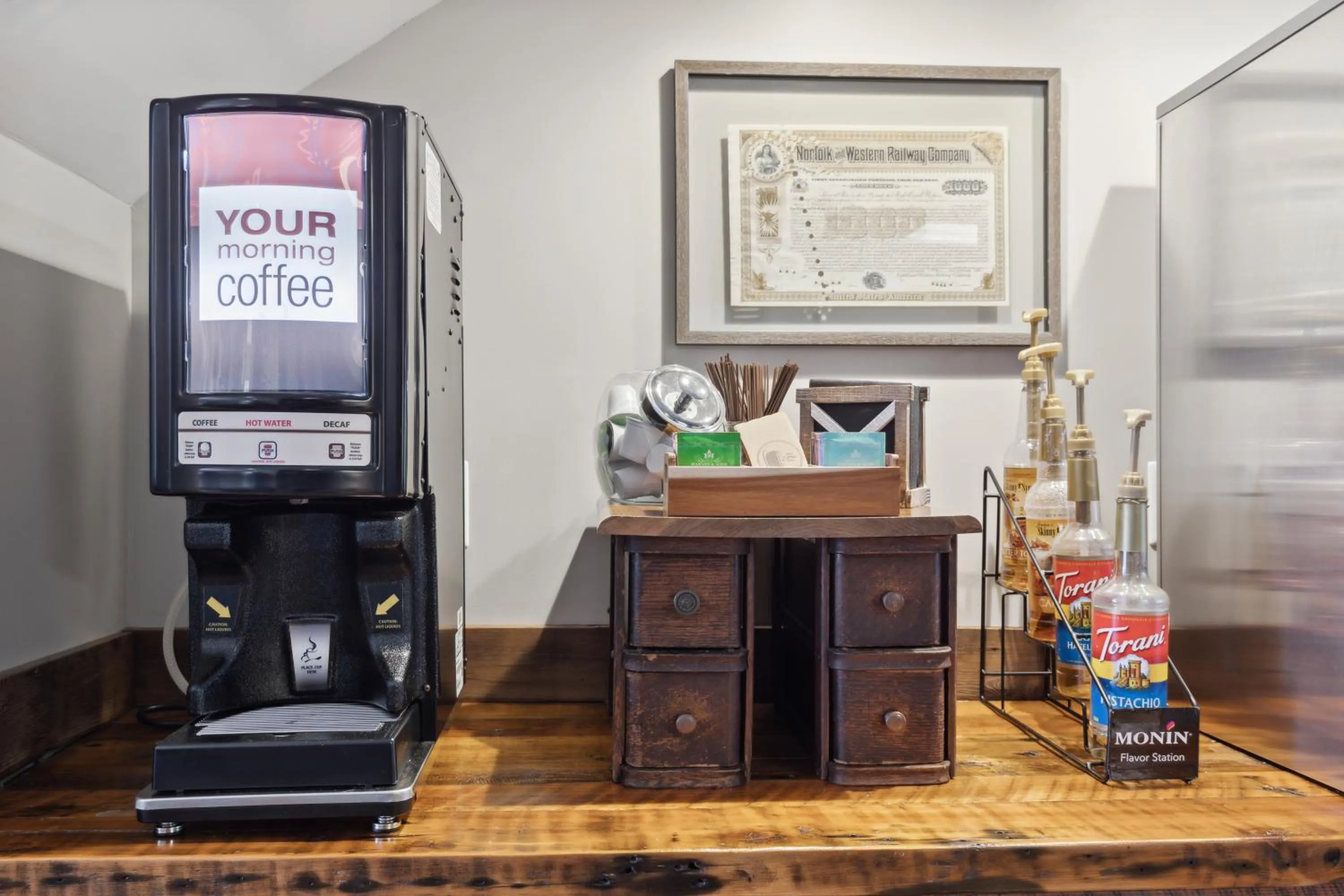 Coffee/tea facilities in Western Front Hotel