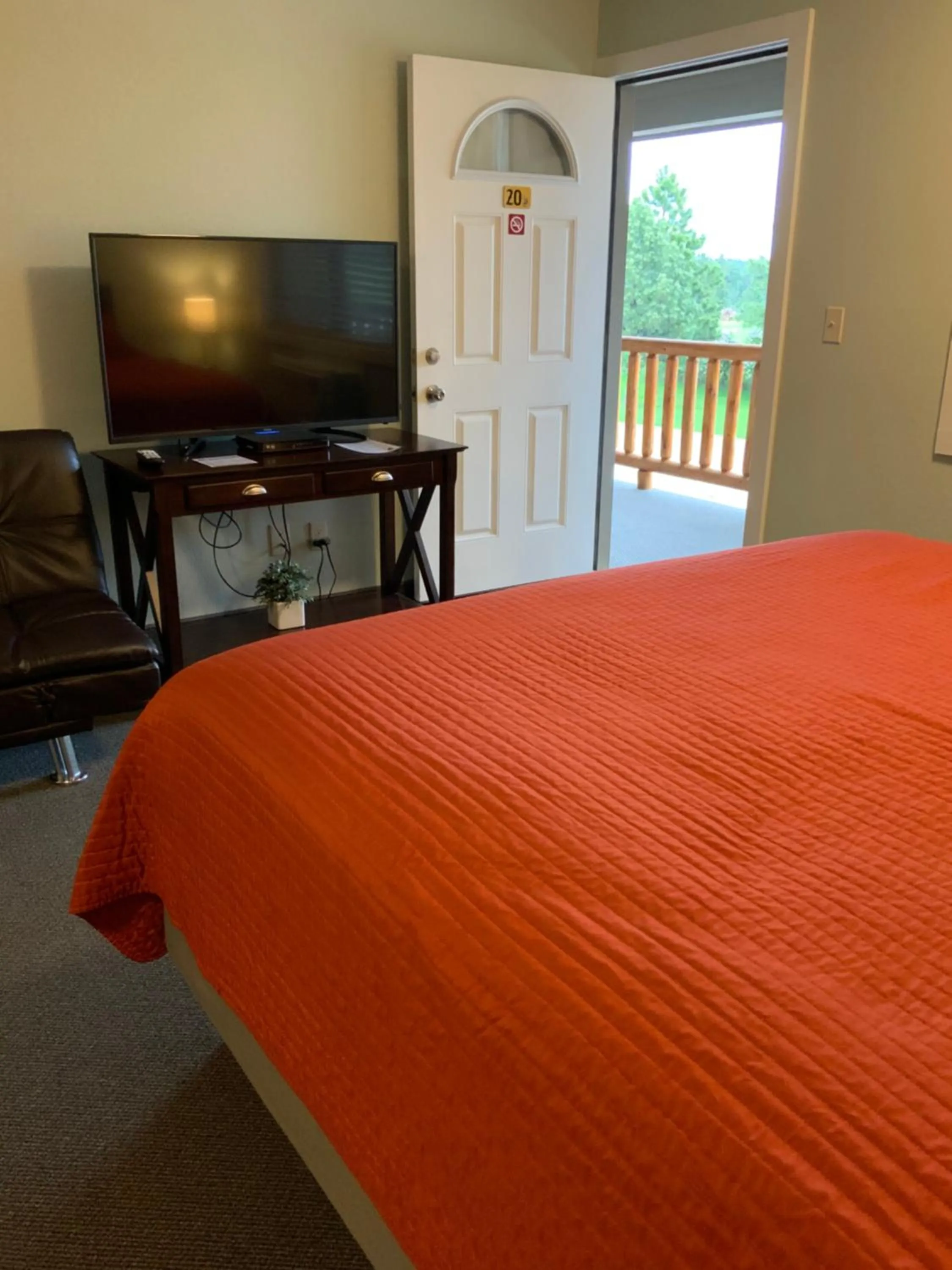 Bed in Rockerville Lodge & Cabins