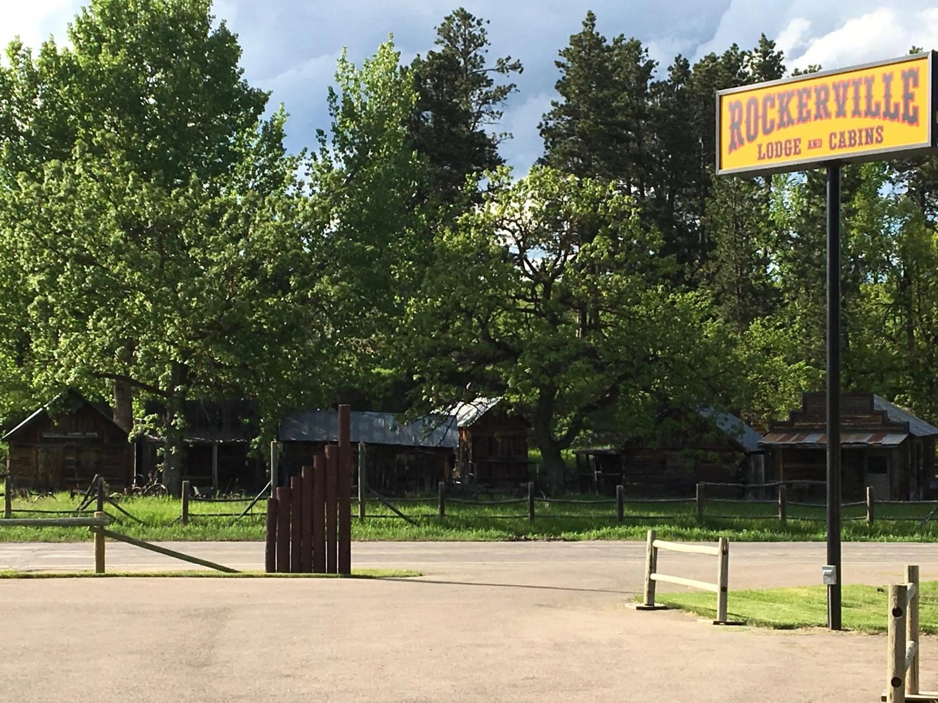 Property building in Rockerville Lodge & Cabins