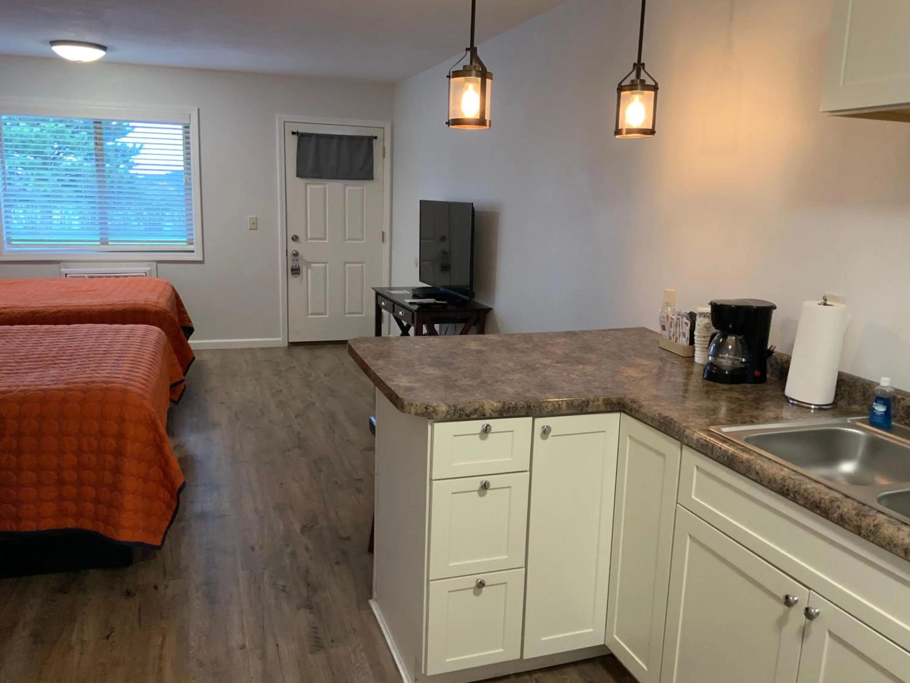 Kitchen or kitchenette in Rockerville Lodge & Cabins