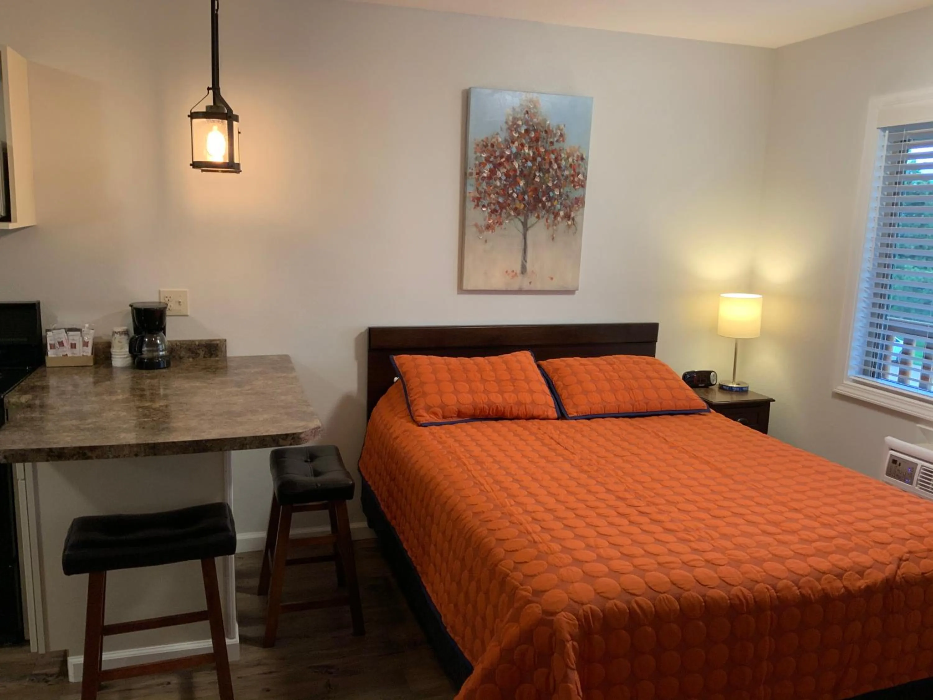 Bed in Rockerville Lodge & Cabins