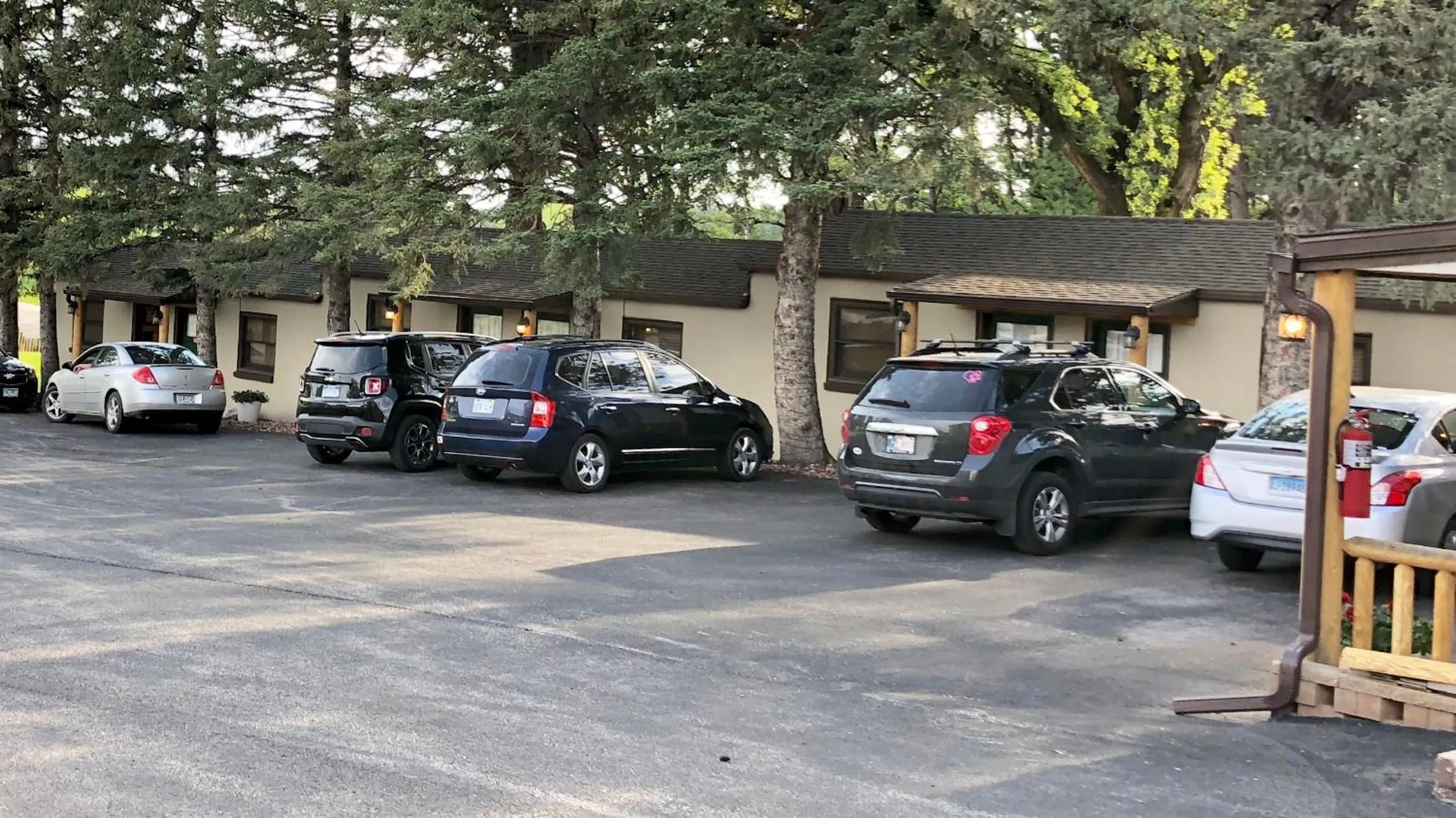 Property building in Rockerville Lodge & Cabins