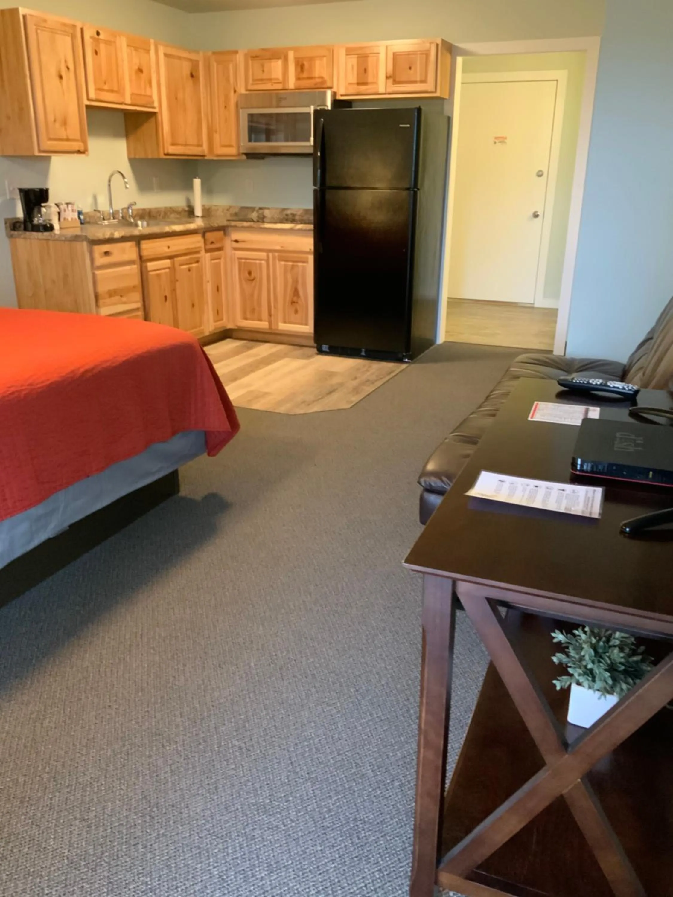 TV and multimedia in Rockerville Lodge & Cabins