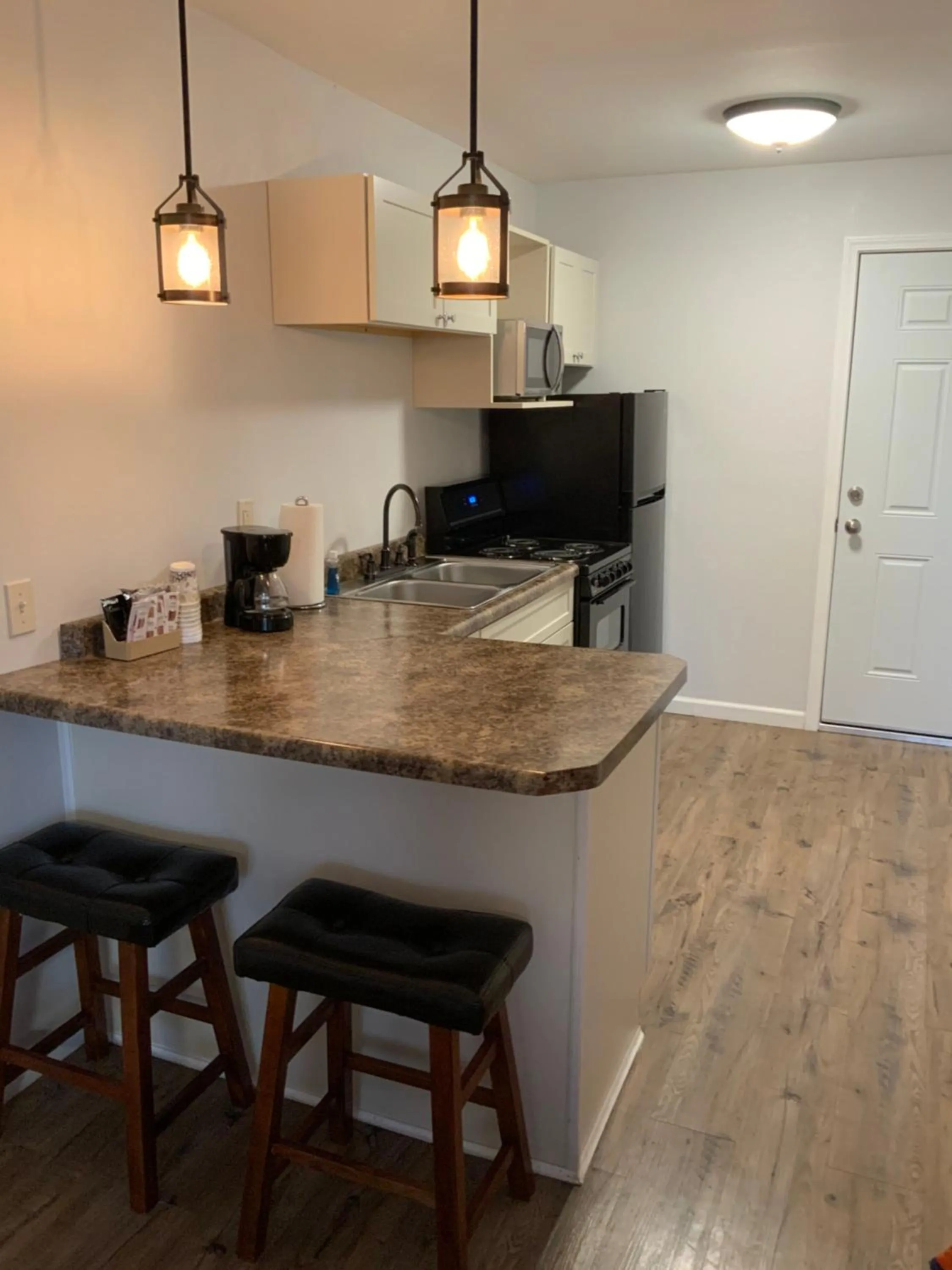 Kitchen or kitchenette in Rockerville Lodge & Cabins