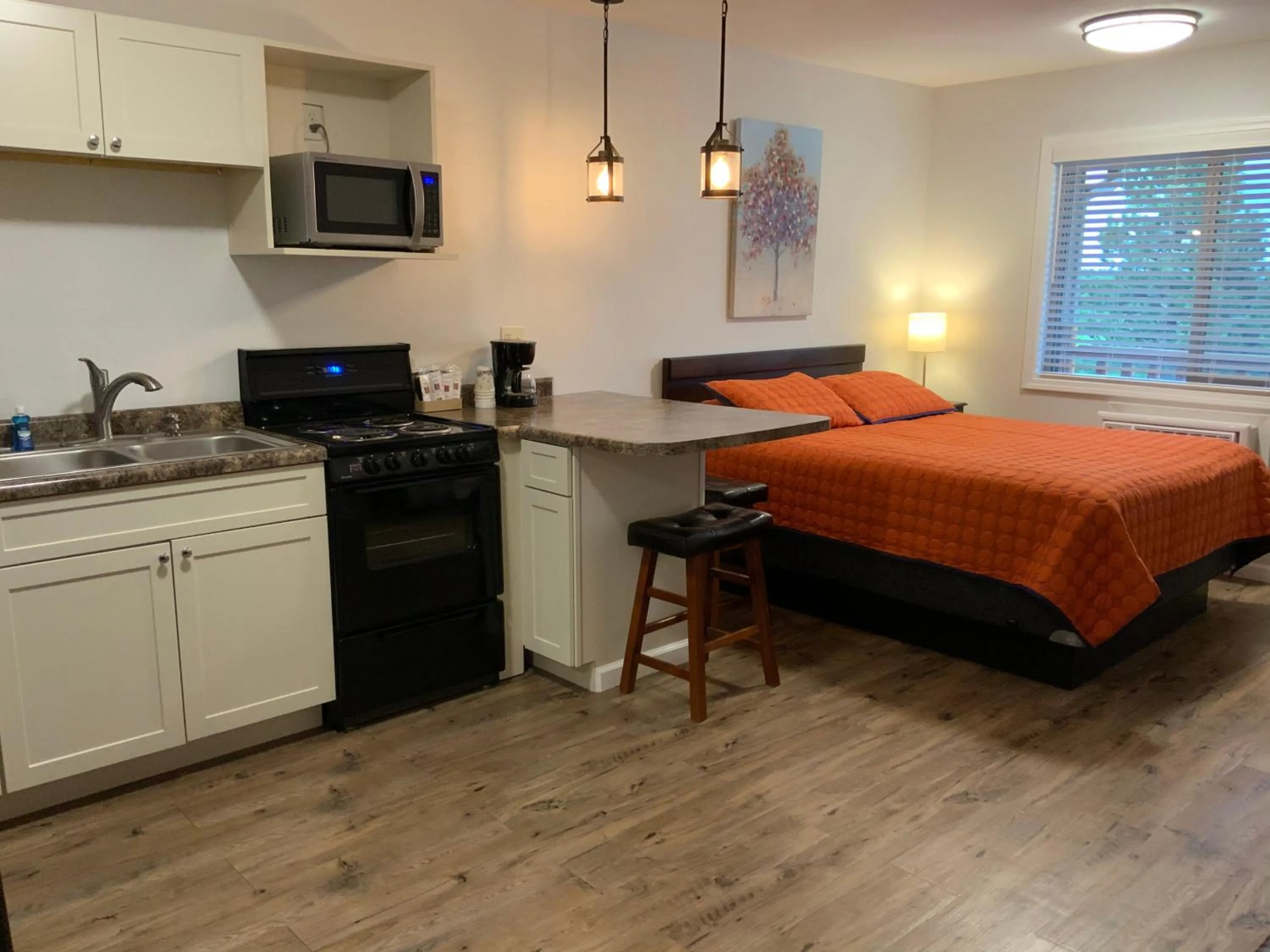 Bed in Rockerville Lodge & Cabins