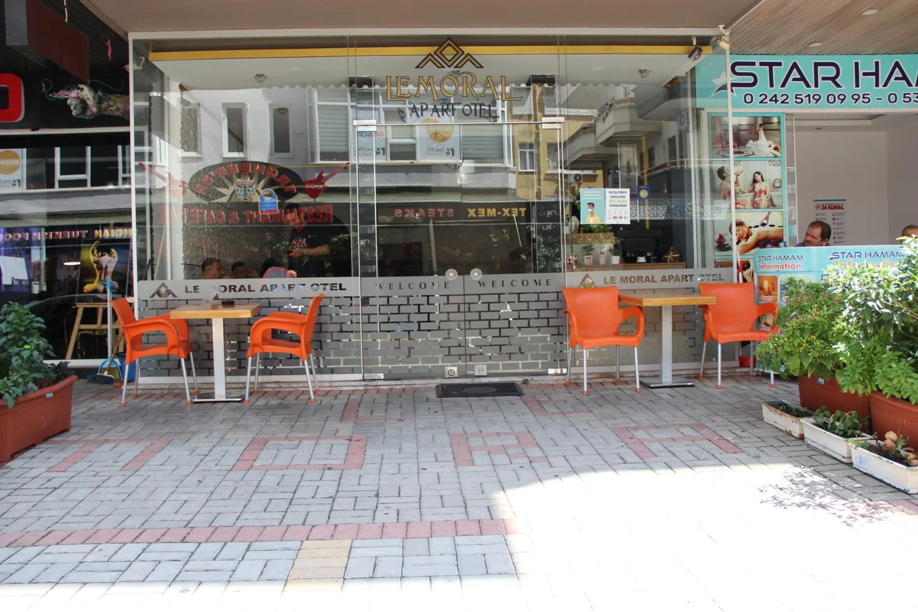 Seating area in Le Moral Apart Hotel