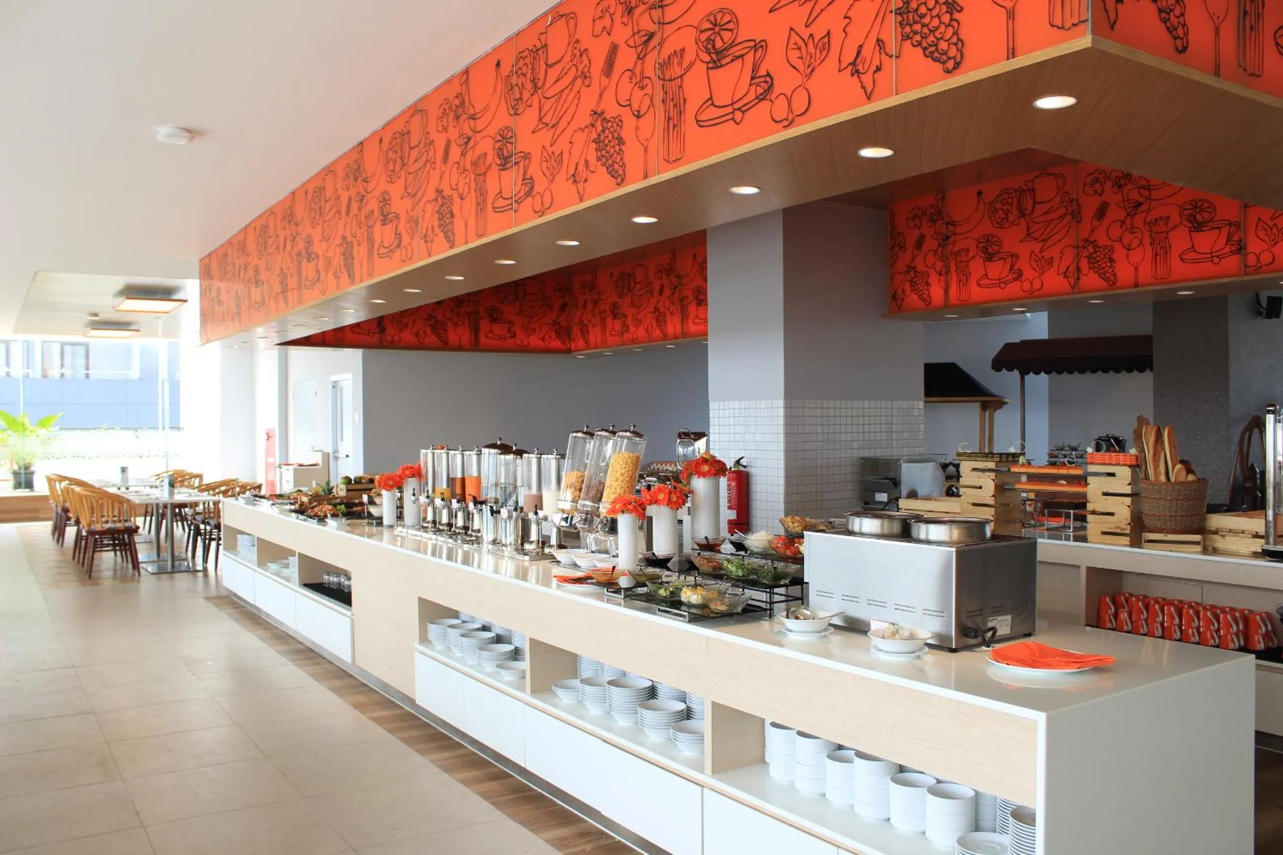 Restaurant/places to eat in HARRIS Hotel & Conventions Solo