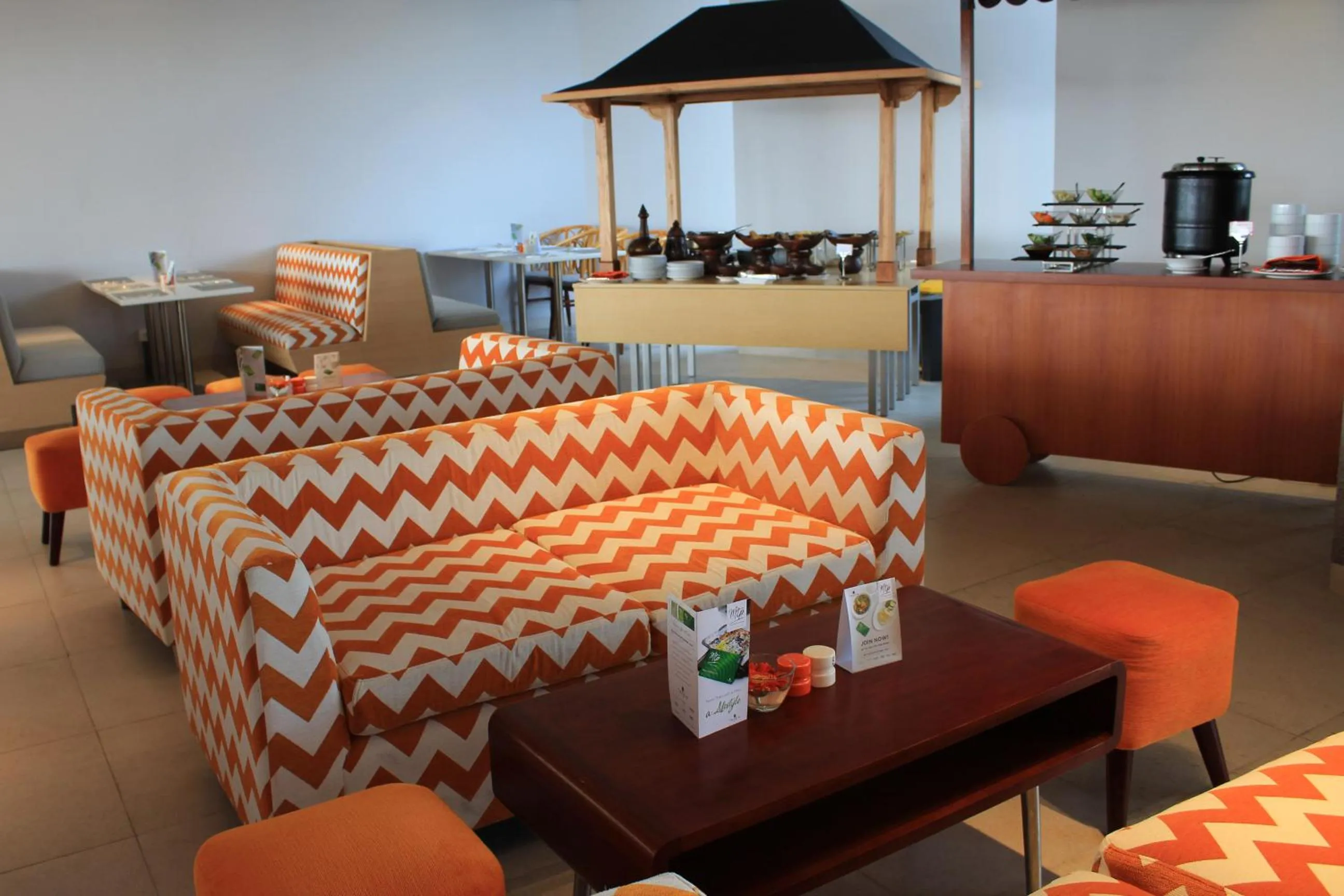 Restaurant/places to eat in HARRIS Hotel & Conventions Solo