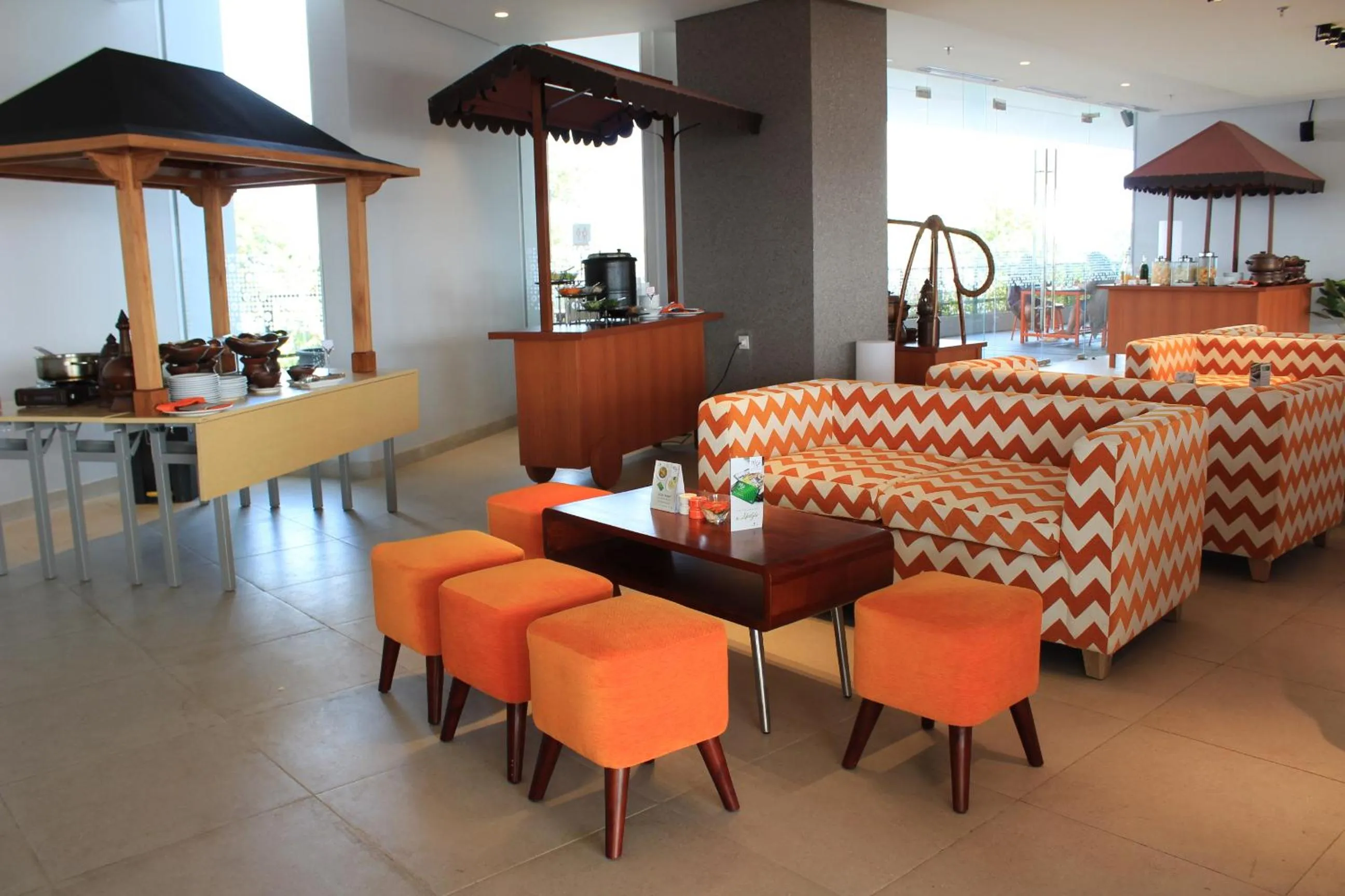 Restaurant/places to eat in HARRIS Hotel & Conventions Solo