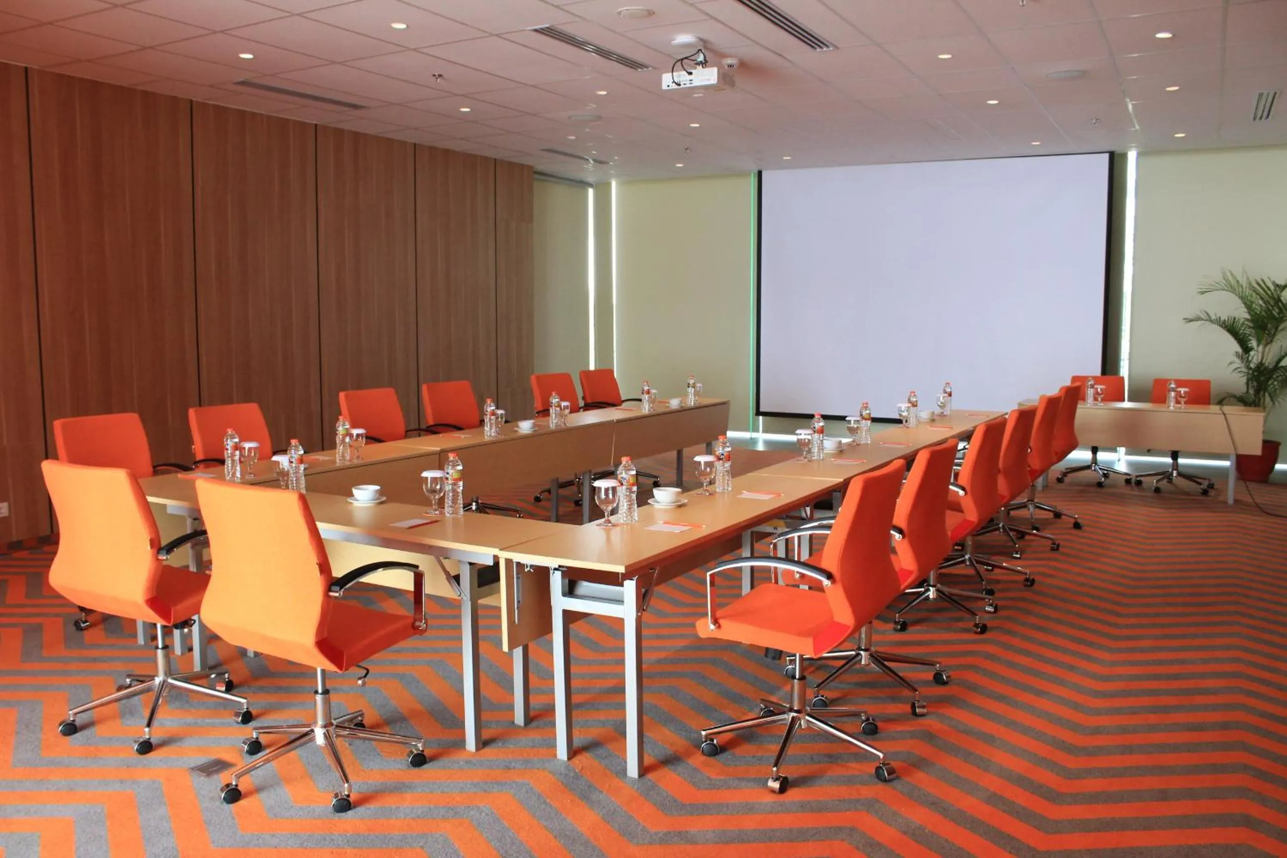 Meeting/conference room in HARRIS Hotel & Conventions Solo