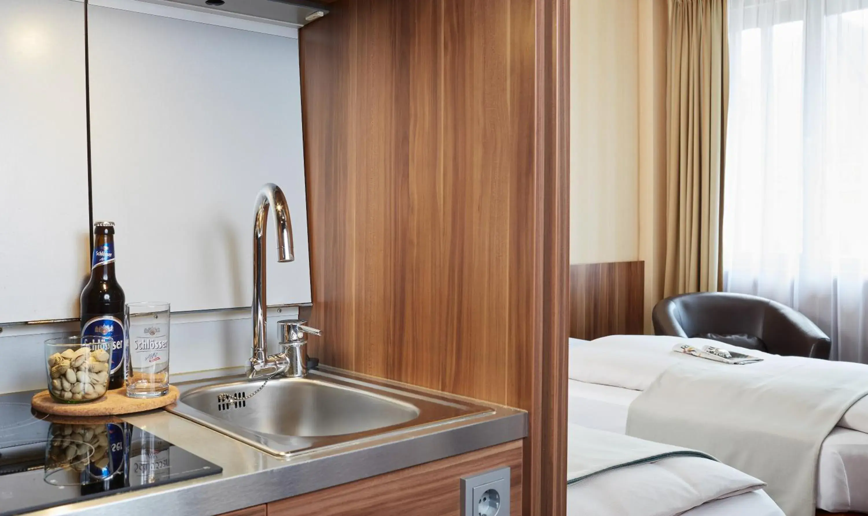 Photo of the whole room, Bed in Living Hotel Düsseldorf Photo of the whole room, Bed in Living Hotel Düsseldorf