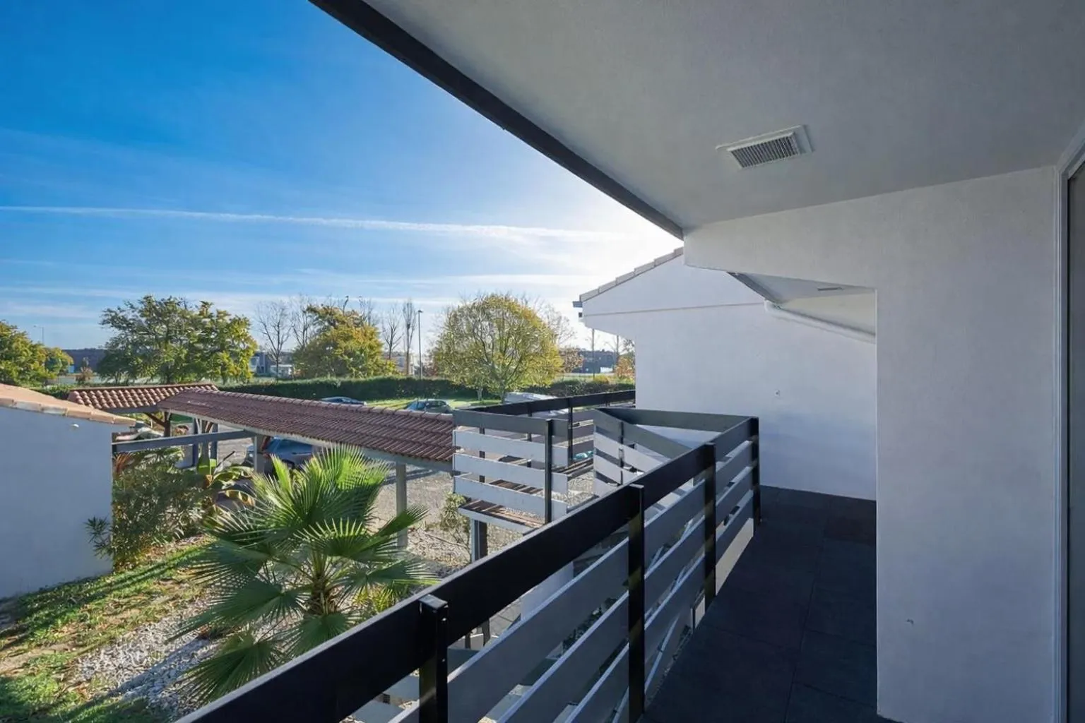 Property building in Kyriad Bordeaux - Merignac Aéroport