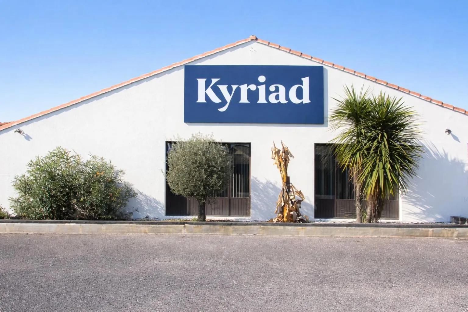 Property building in Kyriad Bordeaux - Merignac Aéroport