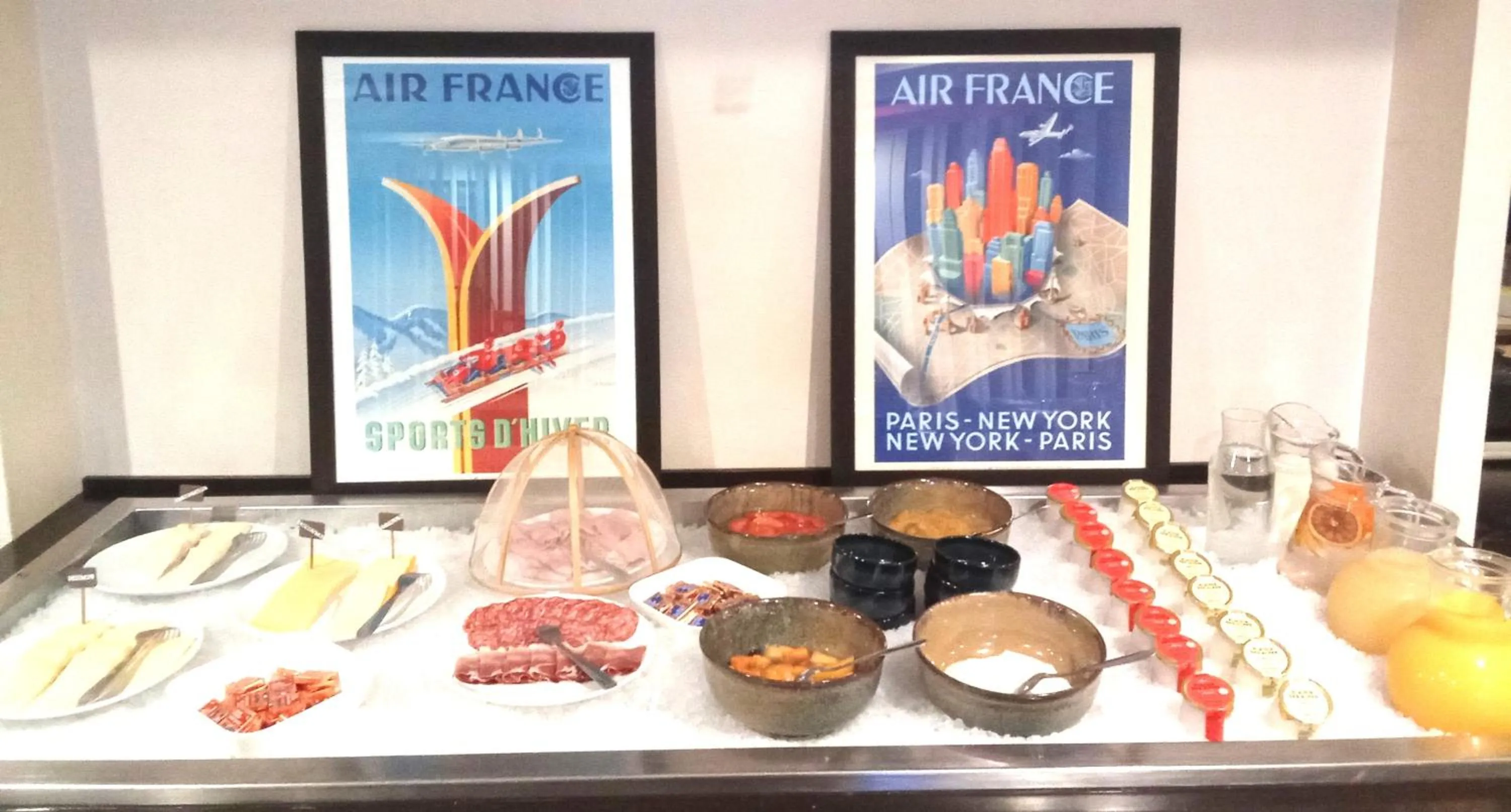 Buffet breakfast in Kyriad Bordeaux - Merignac Aéroport