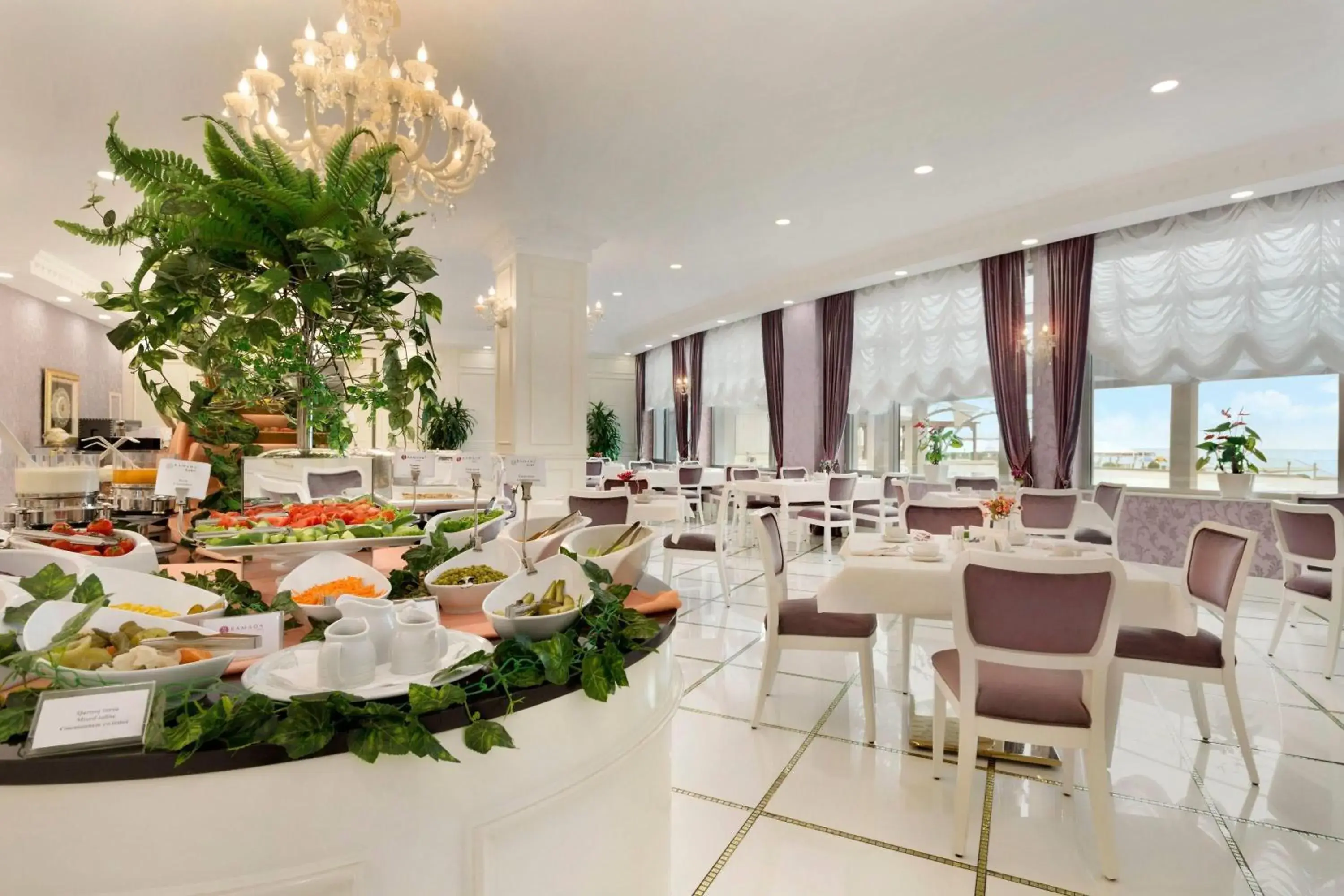 Restaurant/places to eat in Ramada by Wyndham Baku Restaurant/places to eat in Ramada by Wyndham Baku