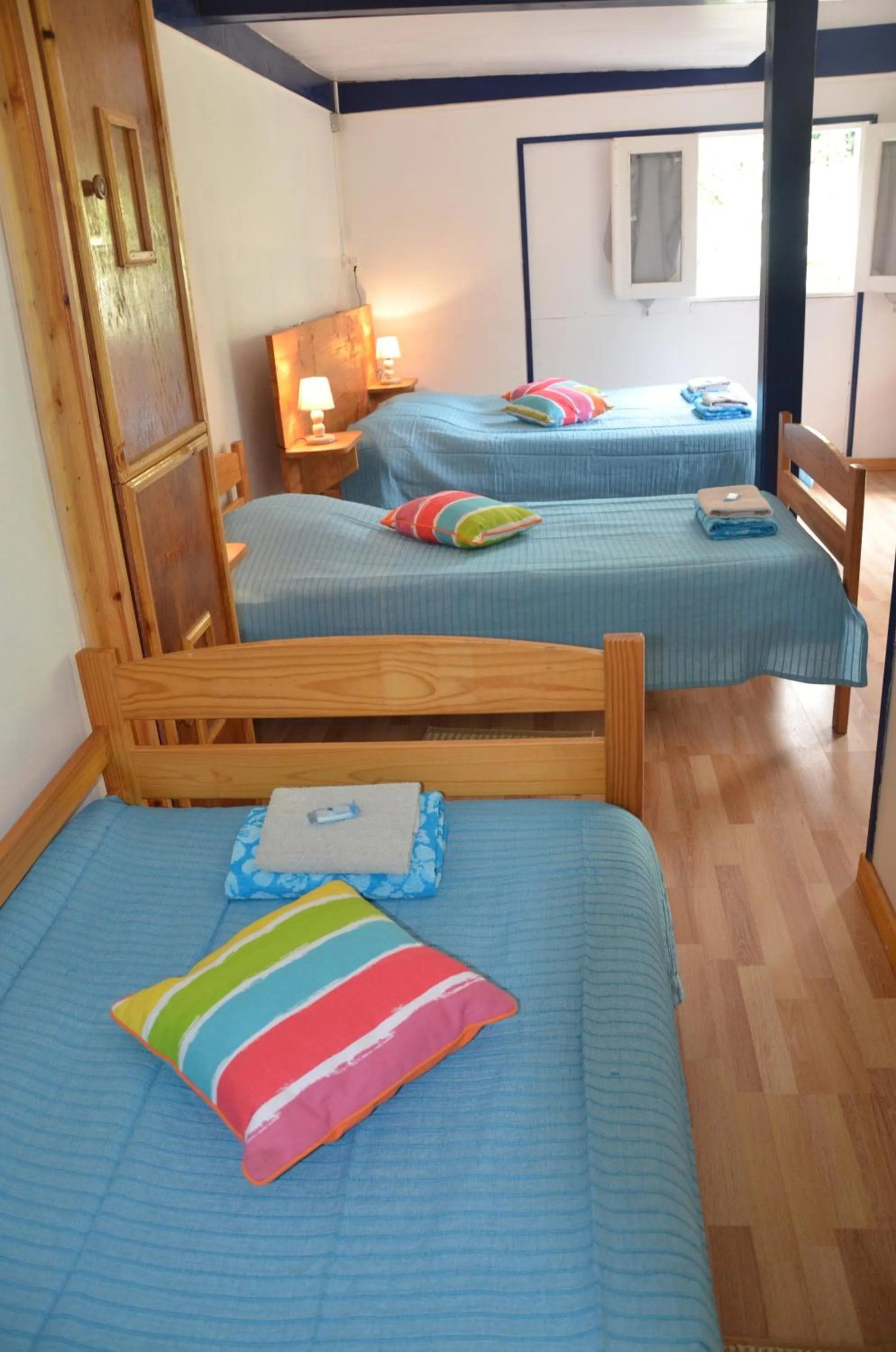 Photo of the whole room, Bed in le p'ti blanc des "o"