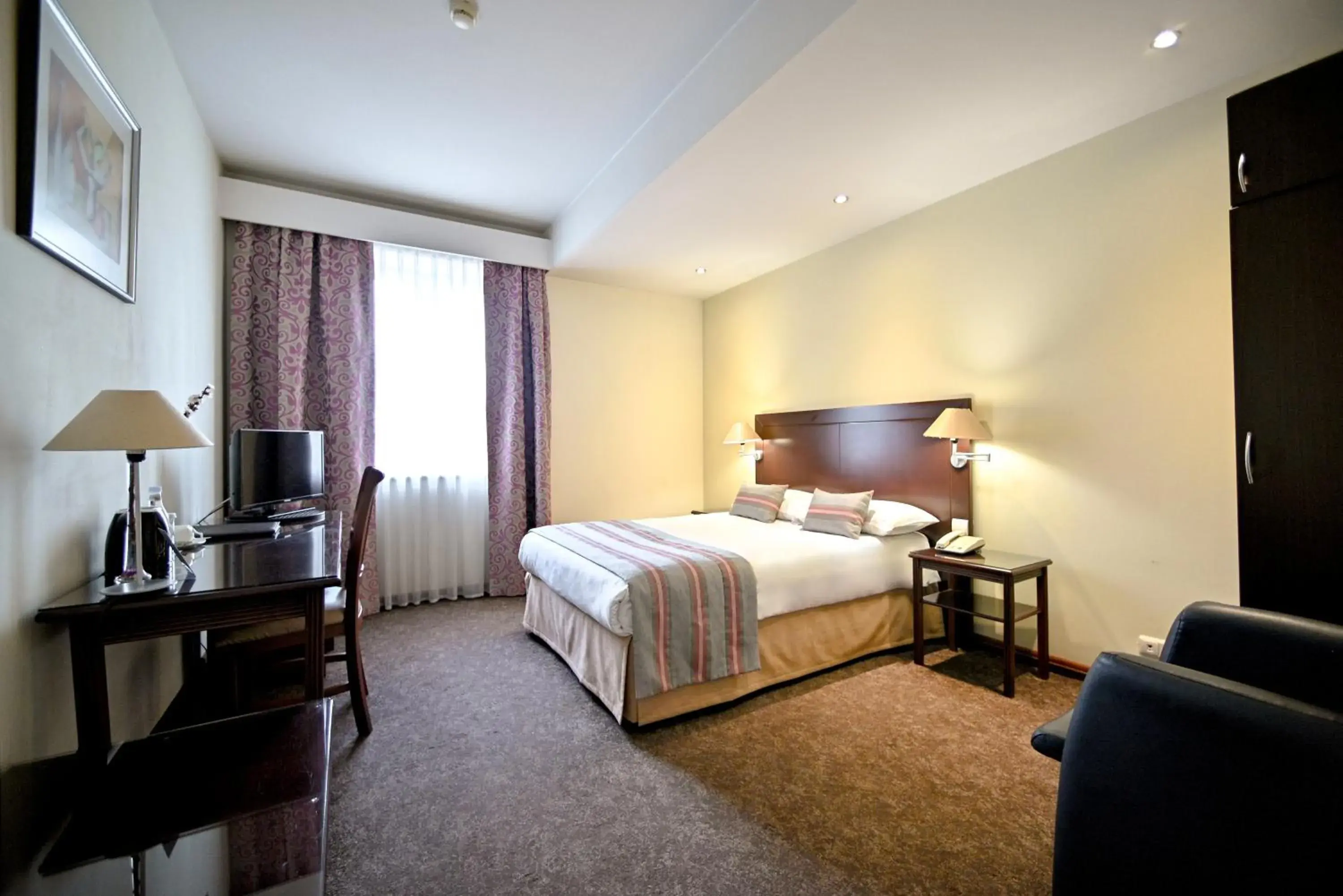 Bed in Europe Hotel Bed in Europe Hotel