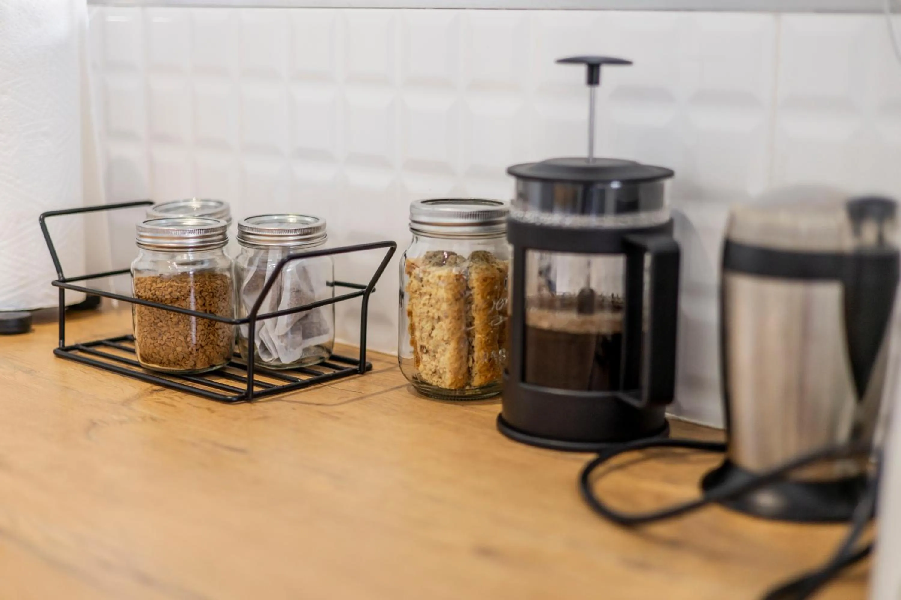 Coffee/tea facilities in Three Small Trees