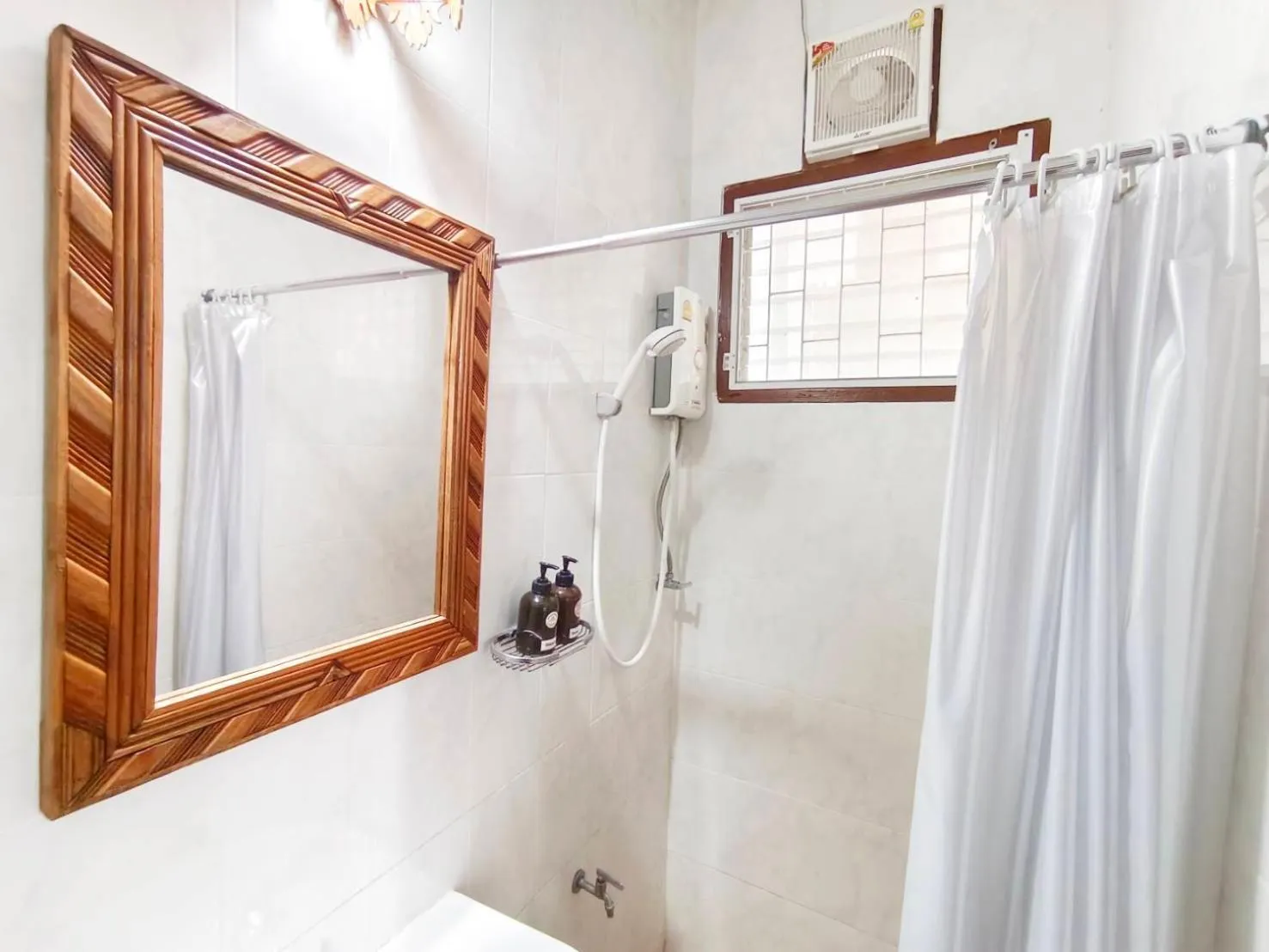 Bathroom in Apilapa Hotel