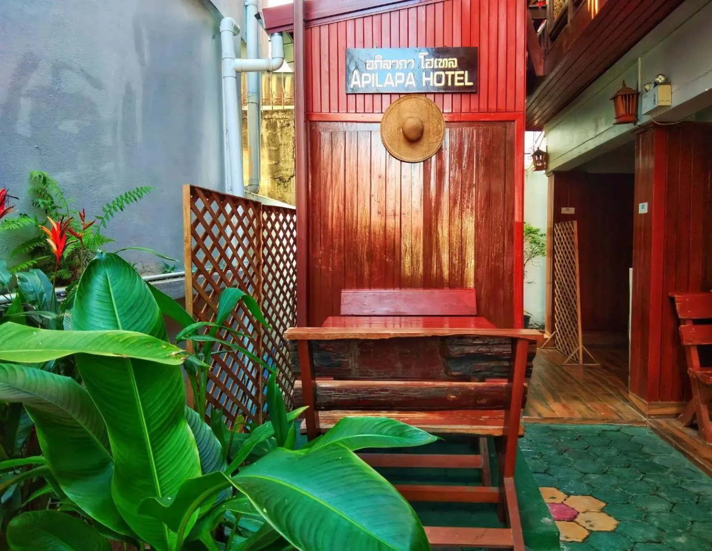 Seating area in Apilapa Hotel