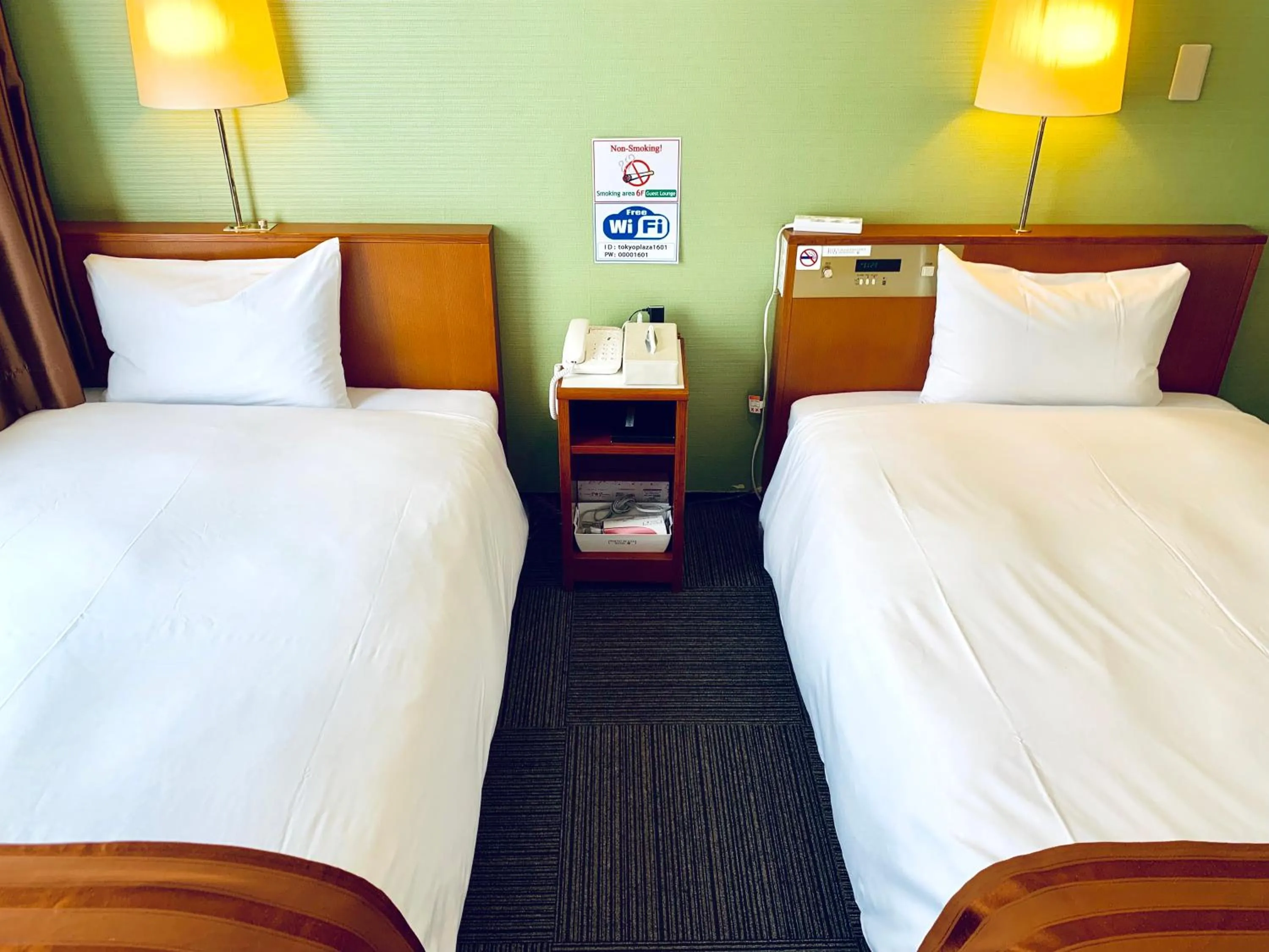 Bed in Tokyo Plaza Hotel