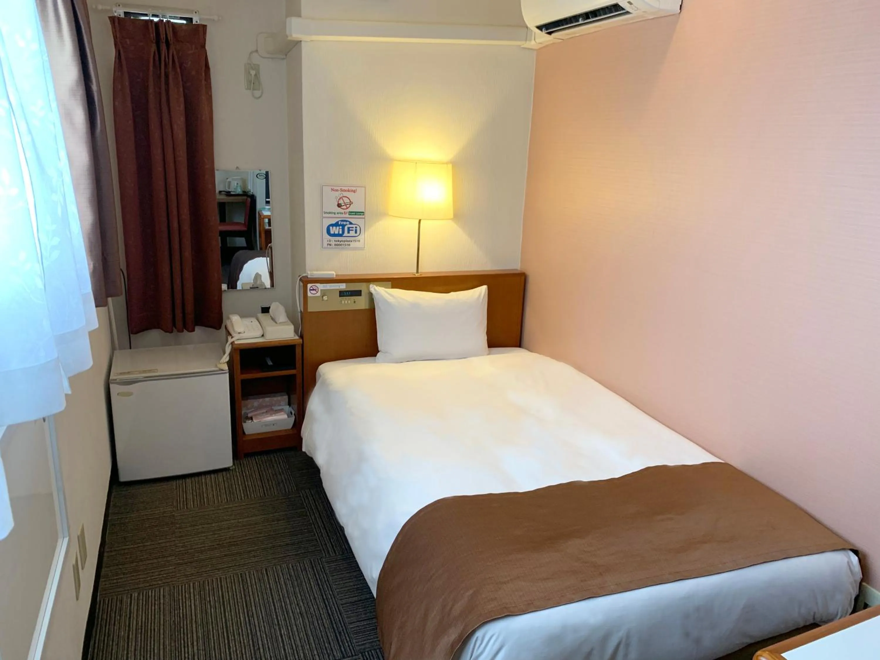 Bed in Tokyo Plaza Hotel