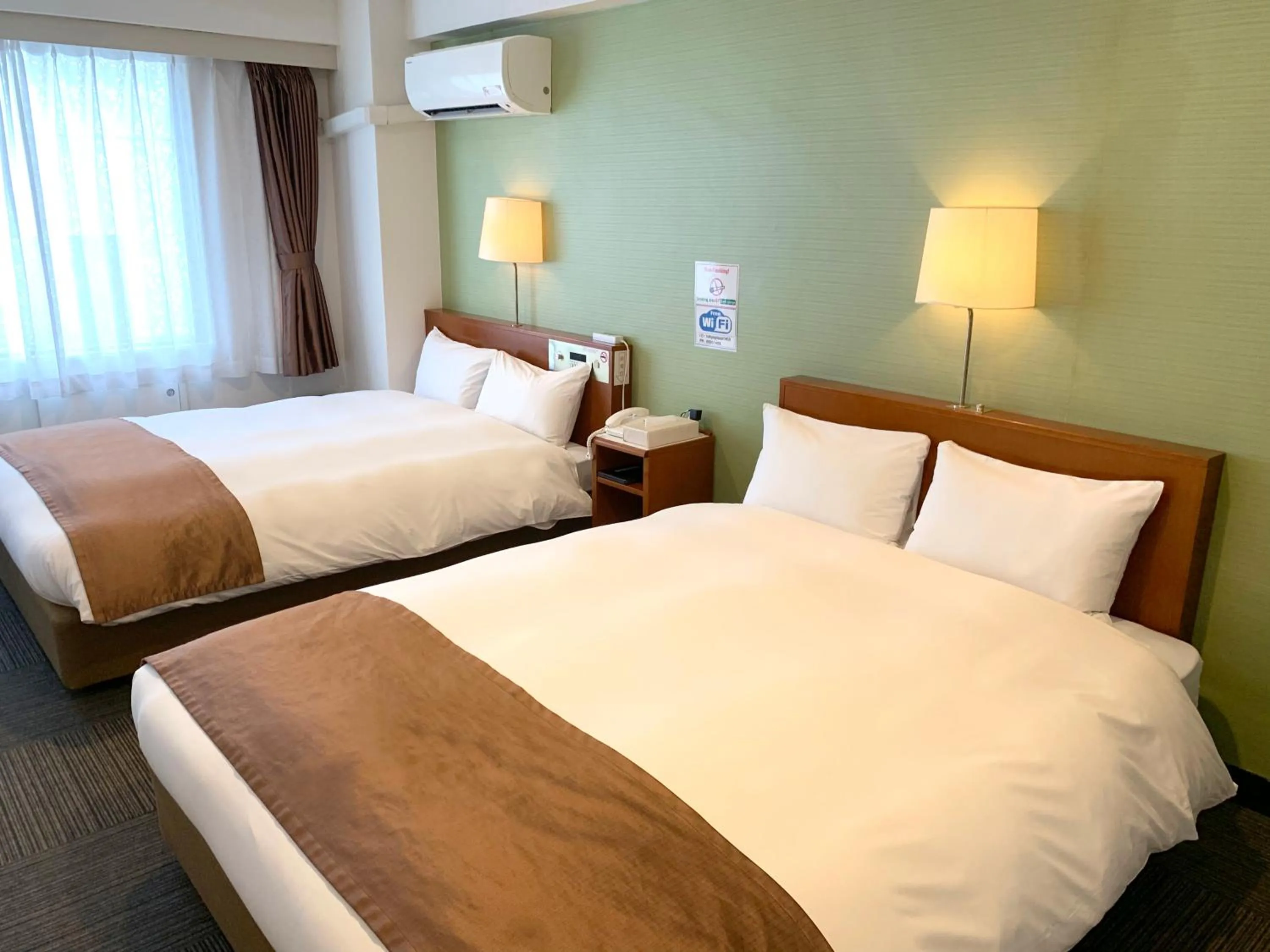 Bed in Tokyo Plaza Hotel