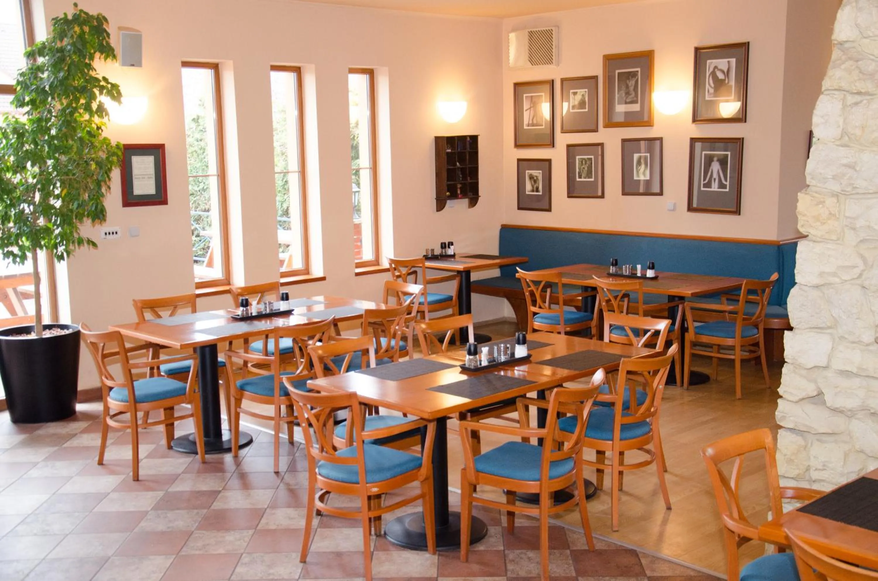 Restaurant/places to eat in Hotel U Milína