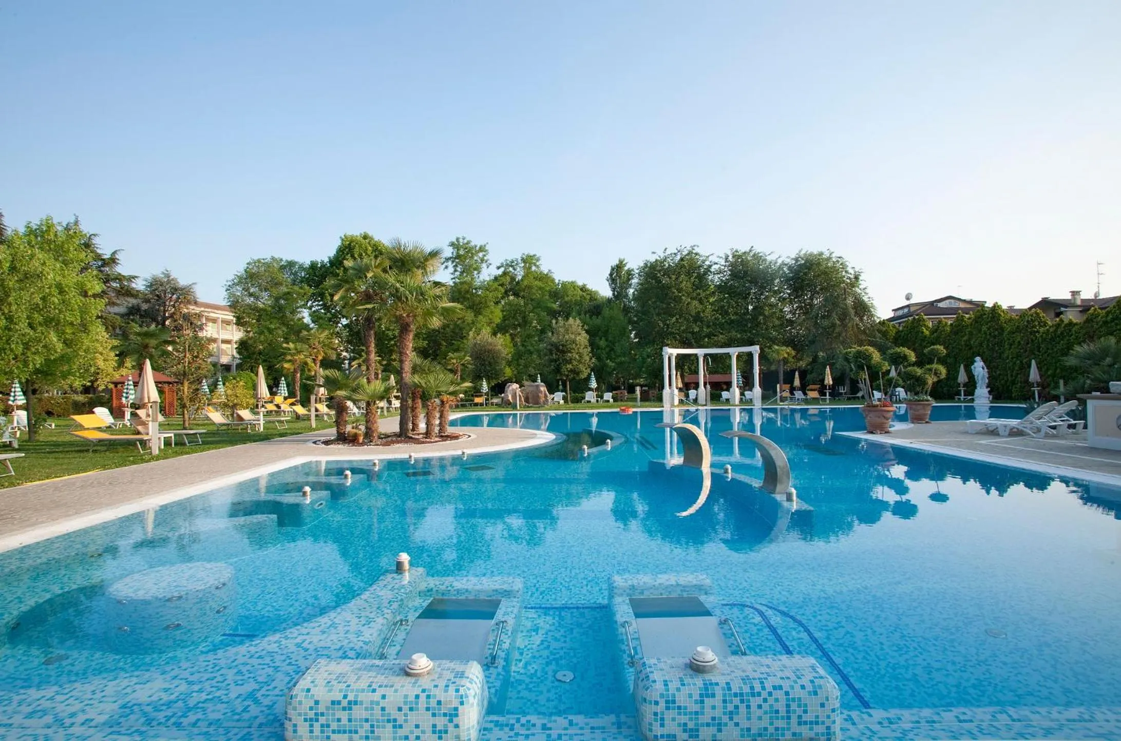 Swimming pool in Hotel Harrys' Garden