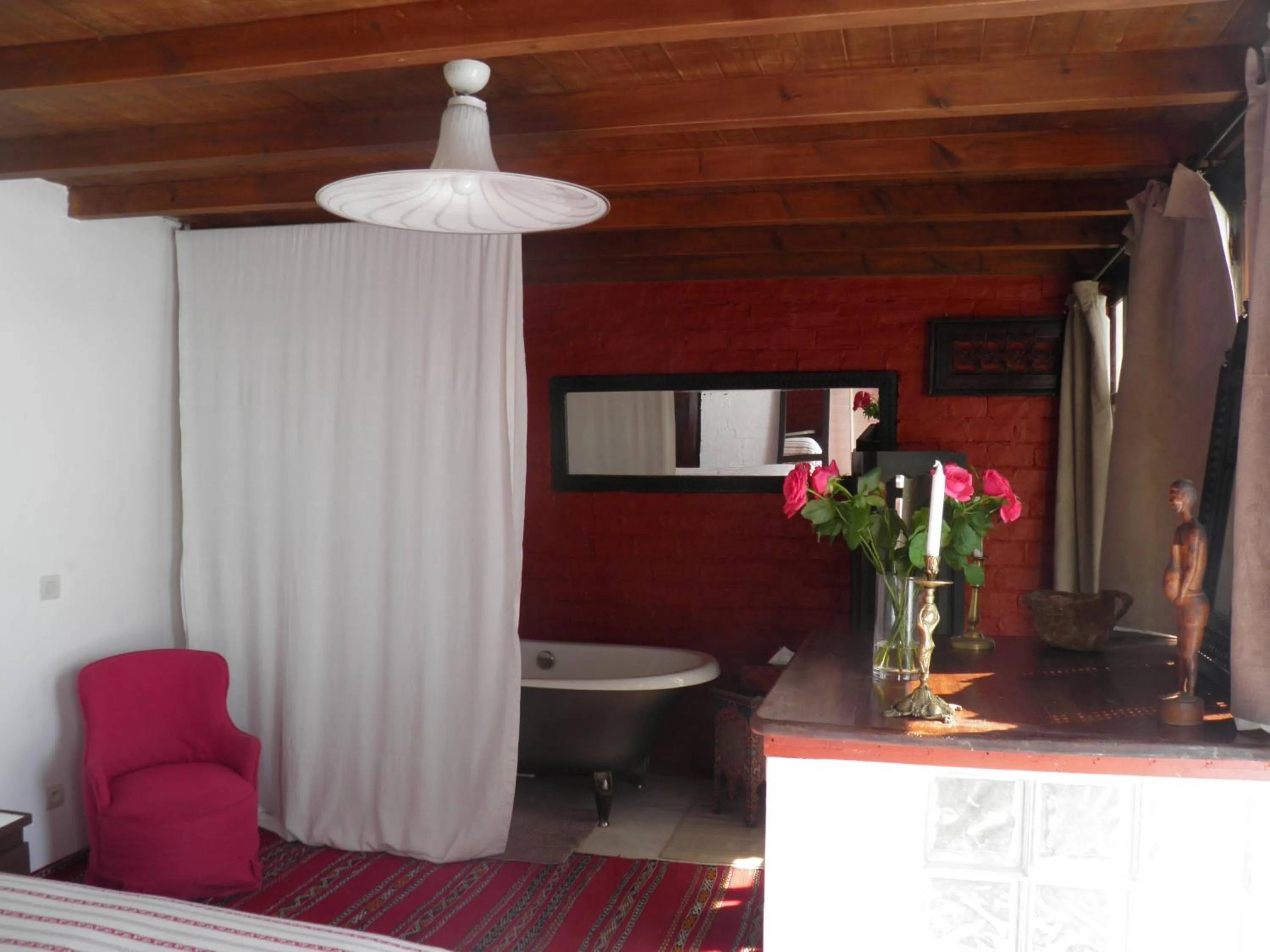 Photo of the whole room in La Maison des Artistes