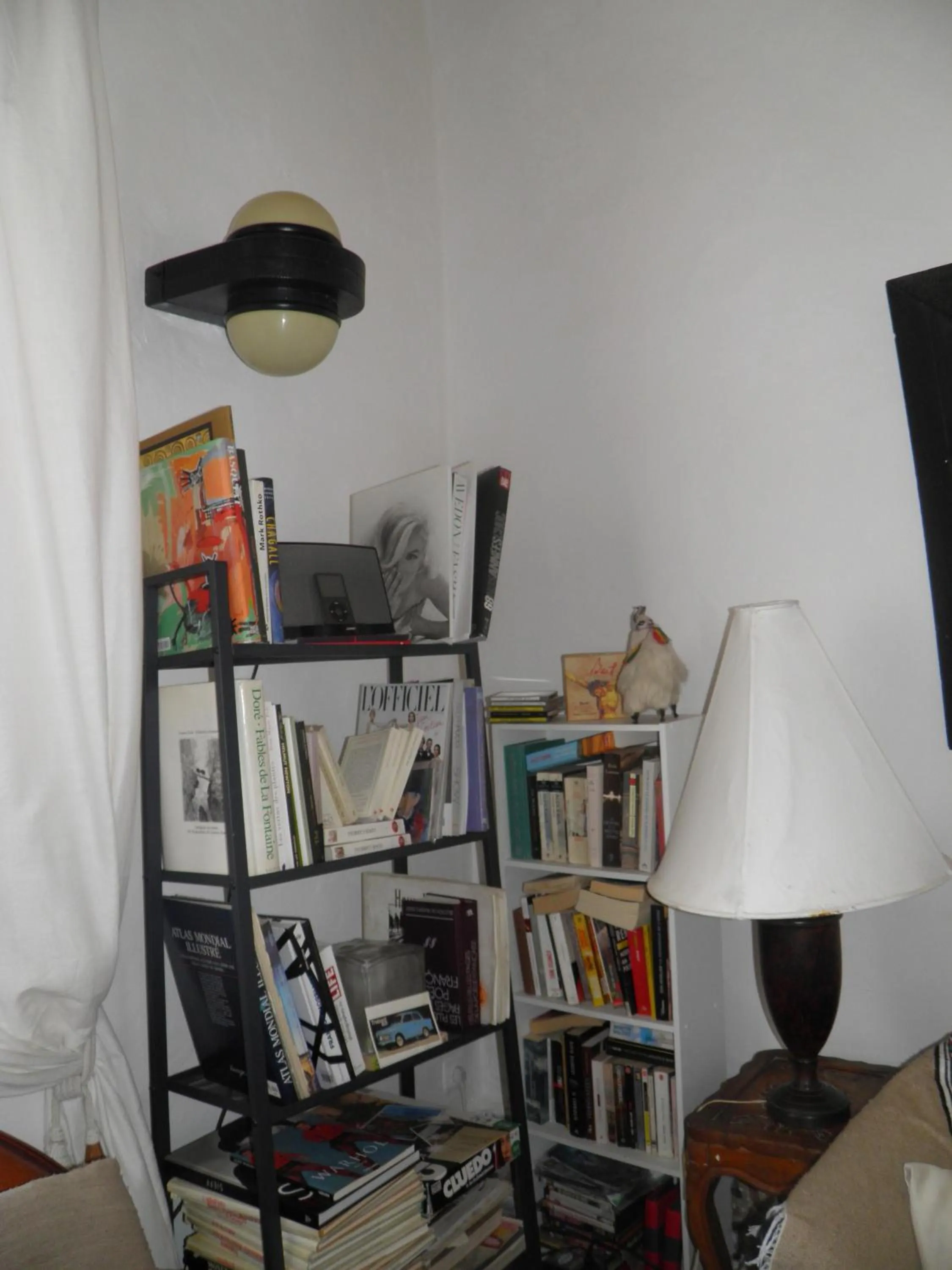 Communal lounge/ TV room in La Maison des Artistes