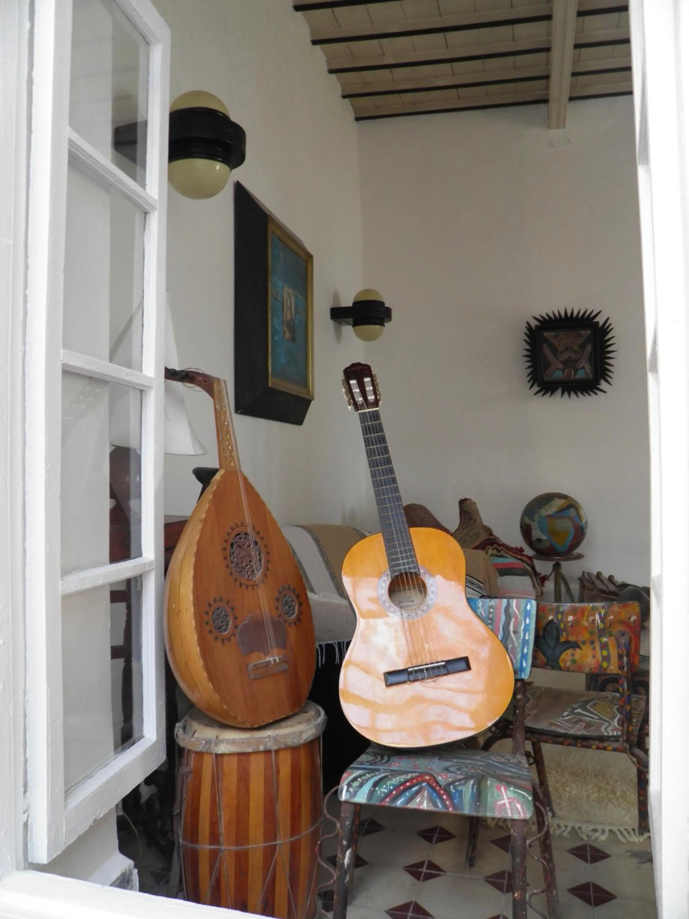 Communal lounge/ TV room in La Maison des Artistes