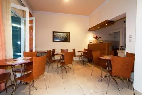 Hotel Adonis