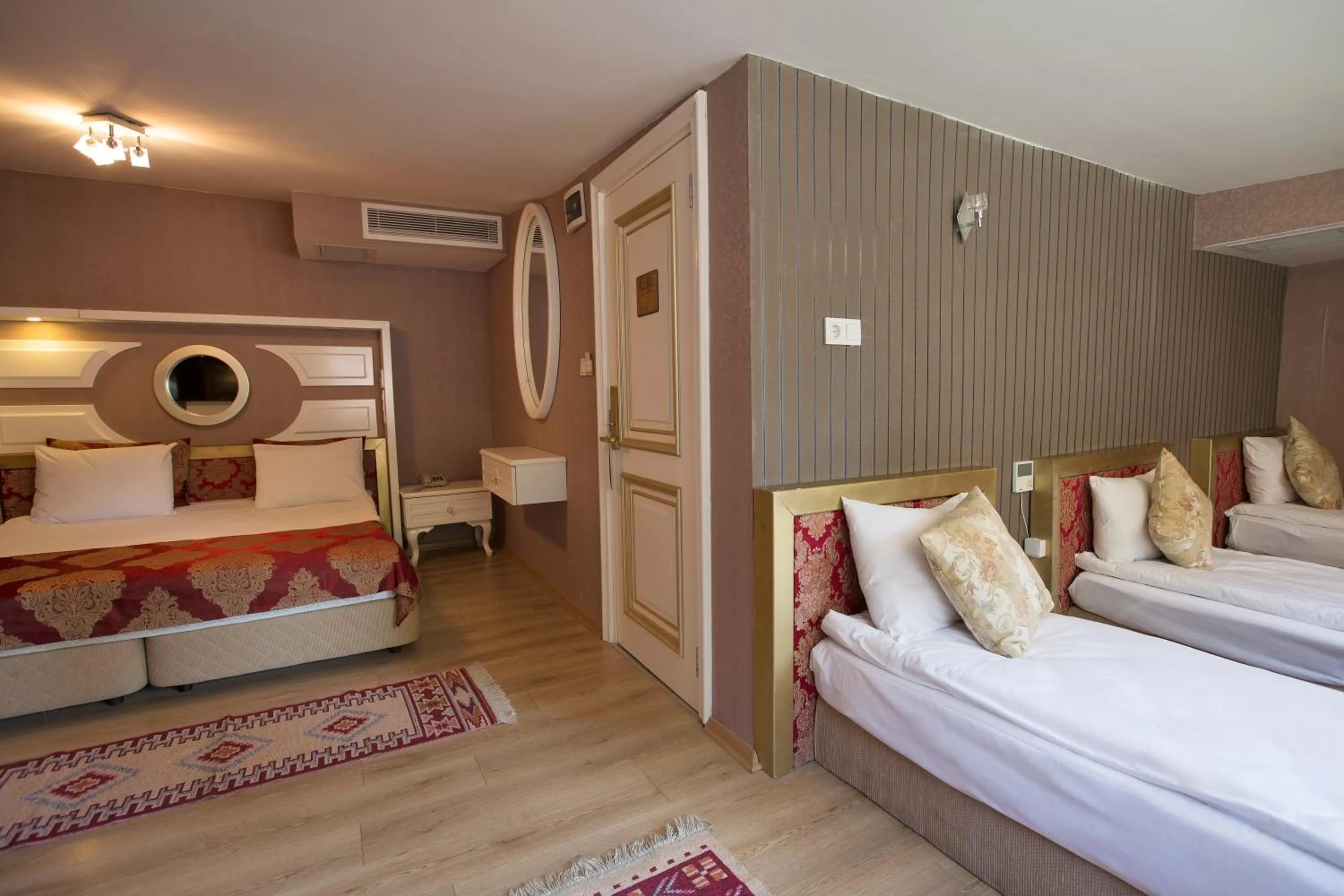 Bedroom, Bed in Hotel Queens Land